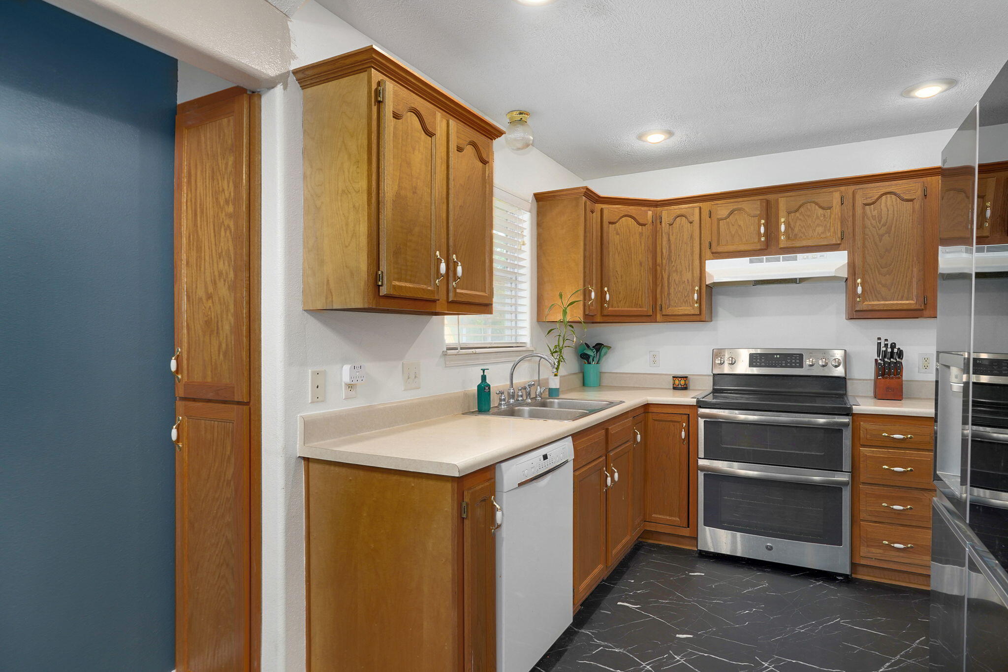 419 North Butternut Avenue Property Photo 11
