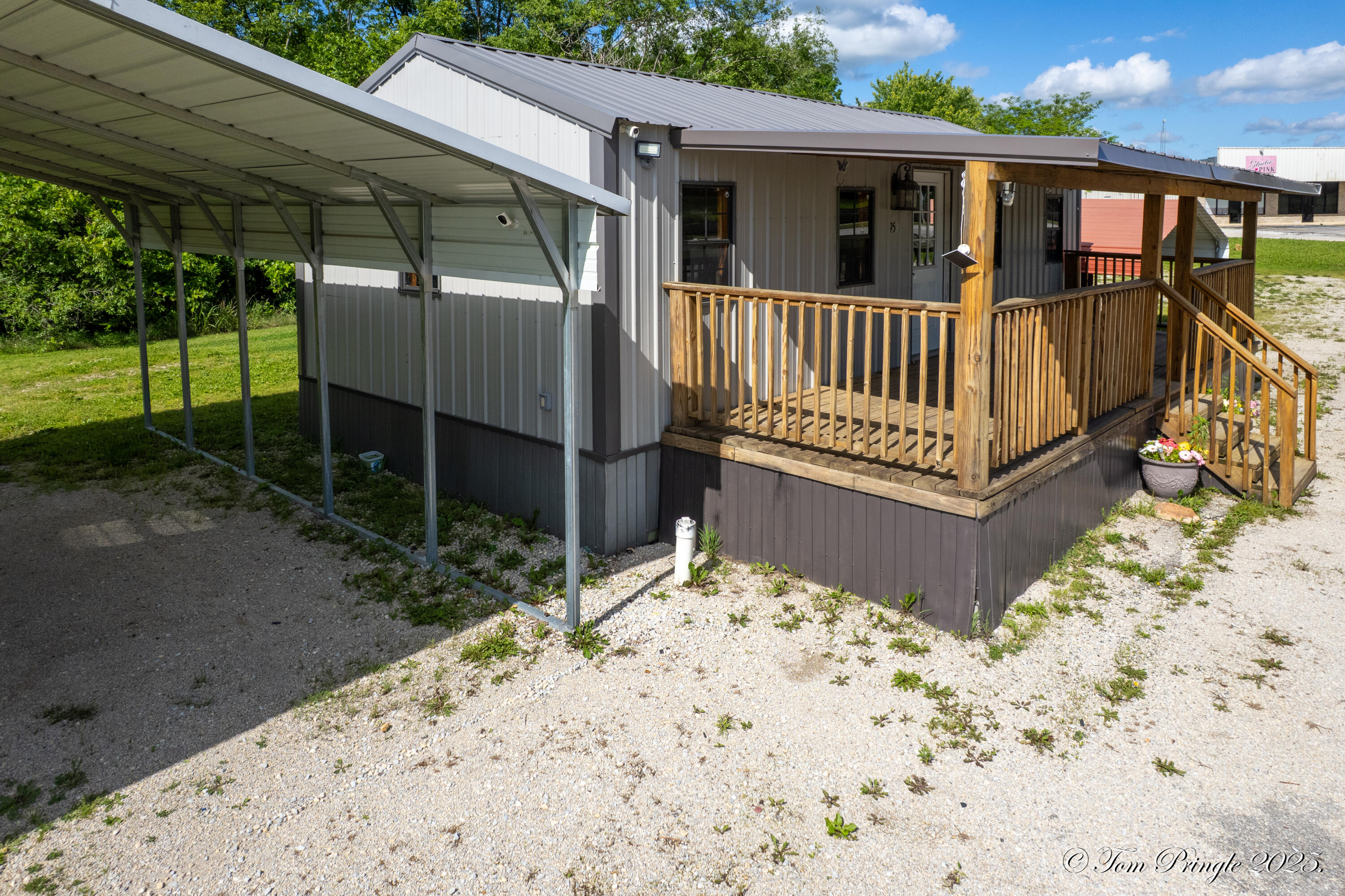 959 Preacher Roe Boulevard Property Photo 3