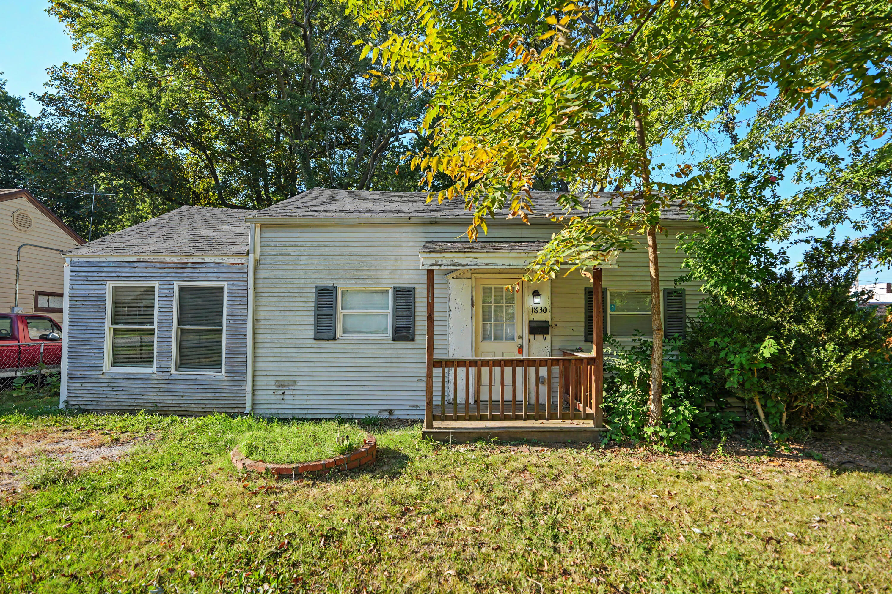 1830 East Monroe Terrace Property Photo 1