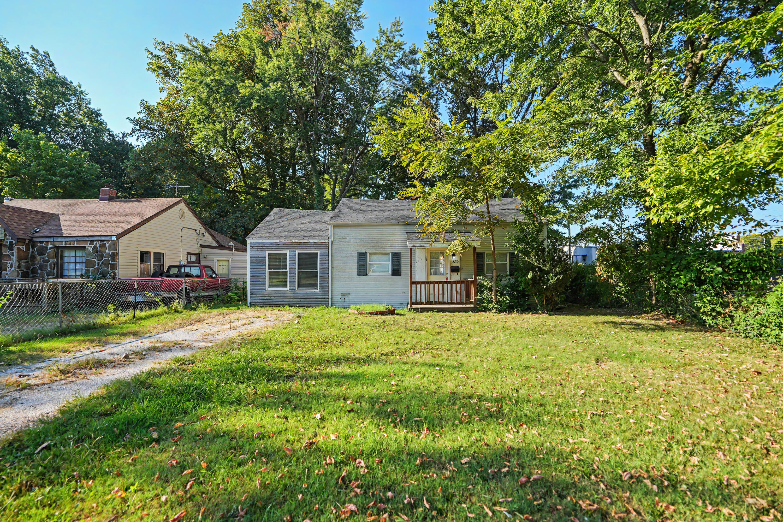 1830 East Monroe Terrace Property Photo 2