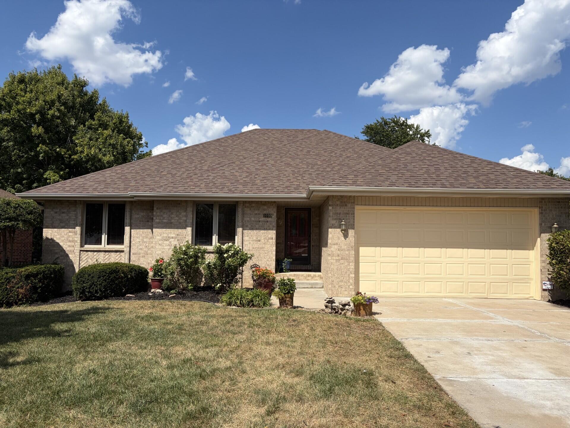 1099 East Nottingham Lane Property Photo 1
