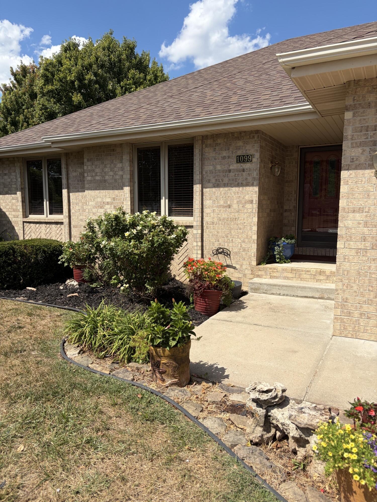 1099 East Nottingham Lane Property Photo 4