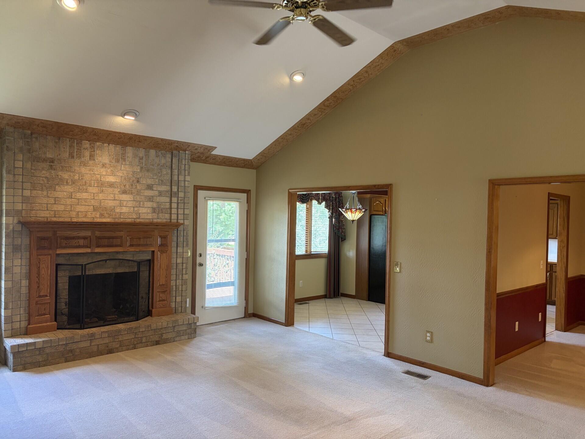 1099 East Nottingham Lane Property Photo 8