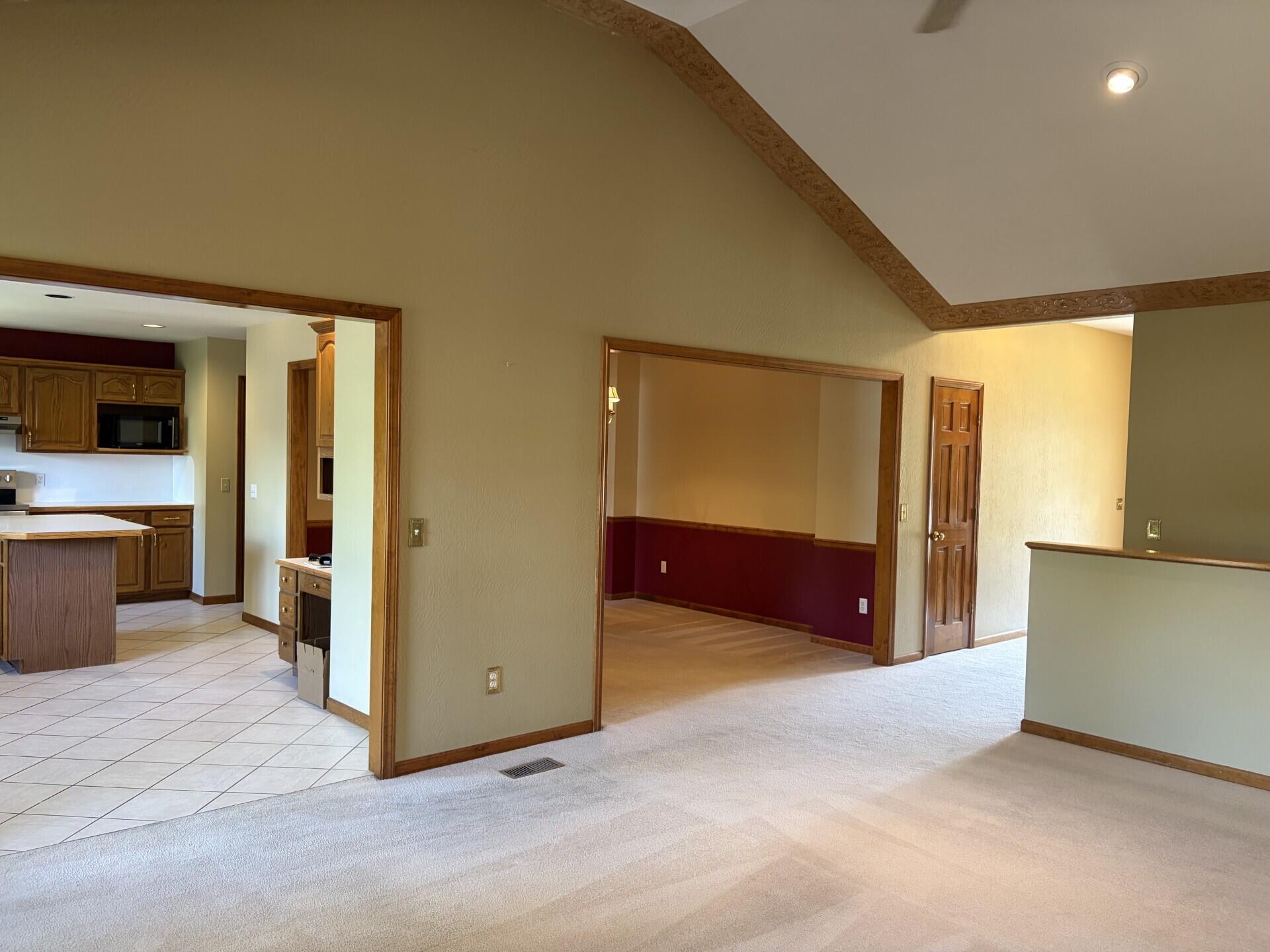 1099 East Nottingham Lane Property Photo 9