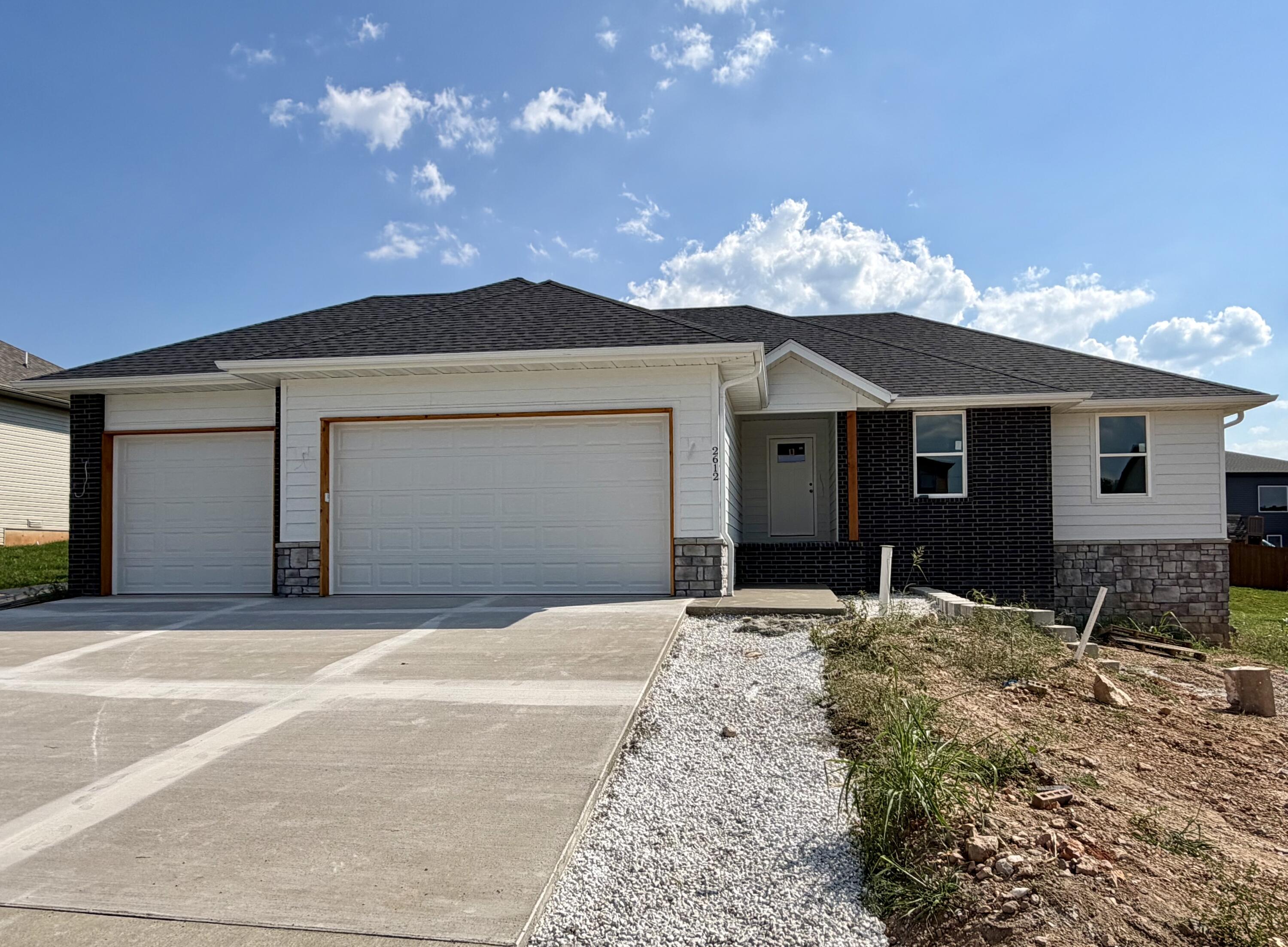 2612 West Pigeon Drive Property Photo 1