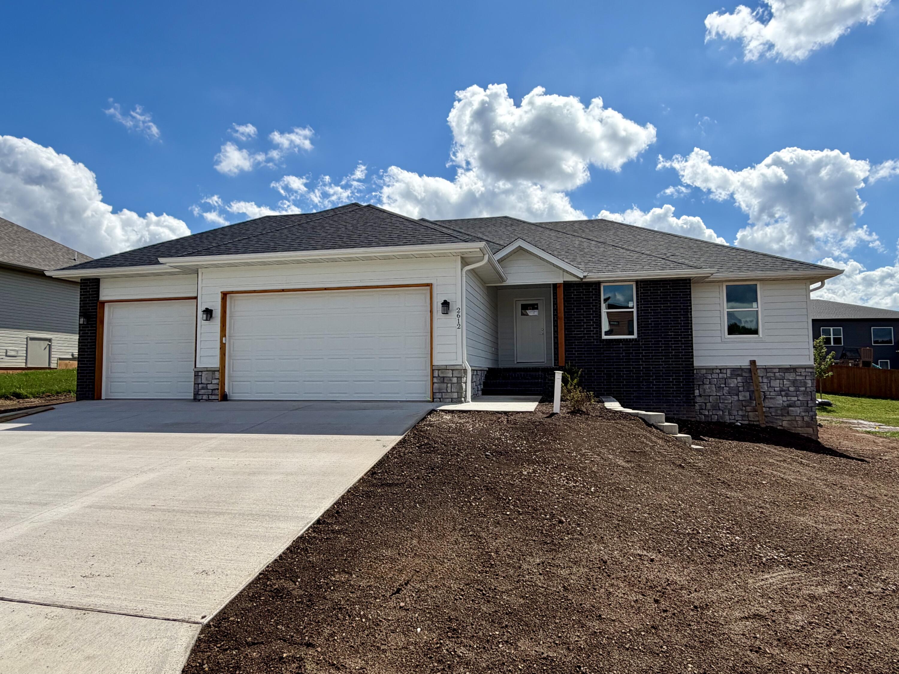 2612 West Pigeon Drive Property Photo 1