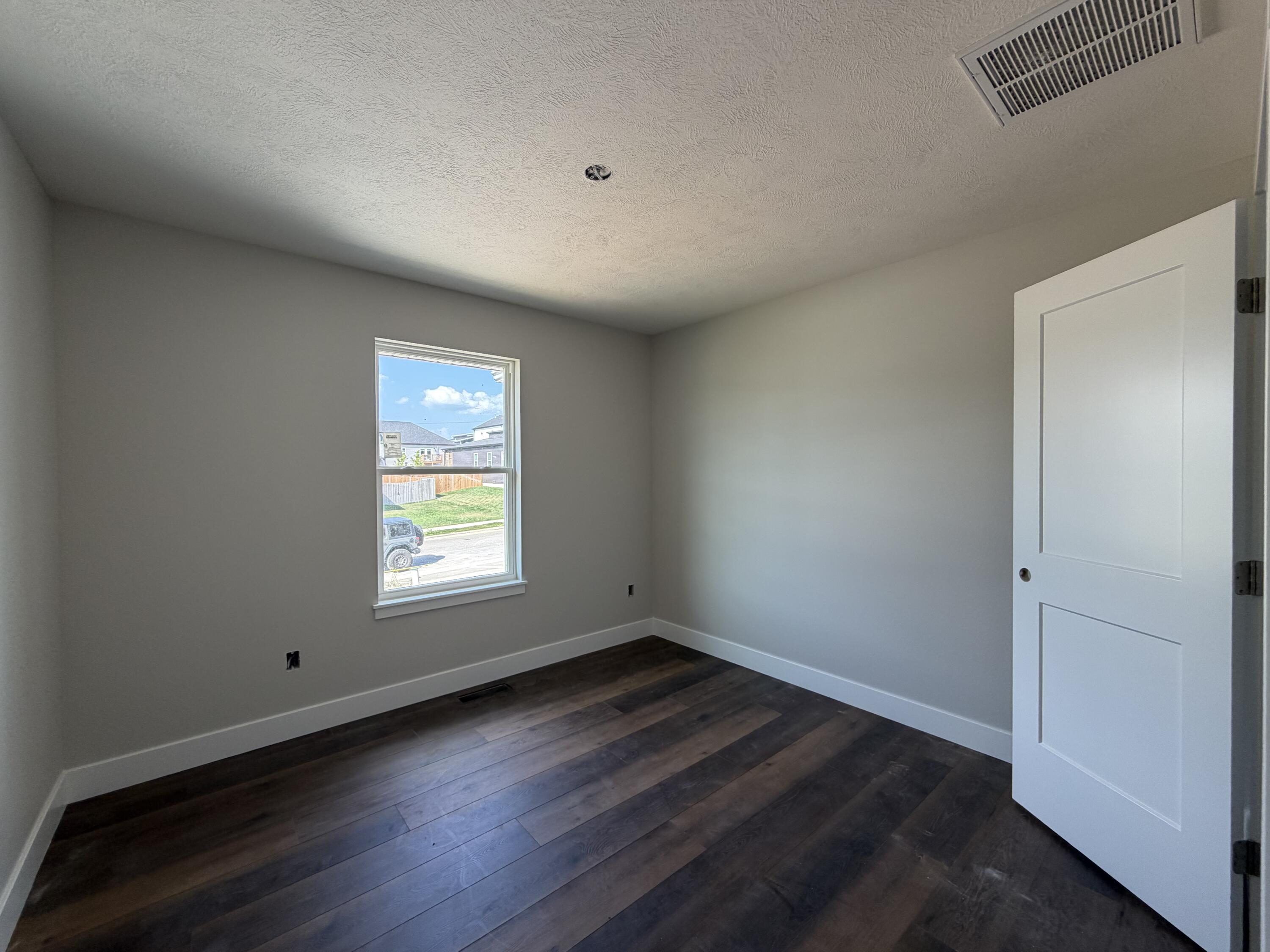 2612 West Pigeon Drive Property Photo 10