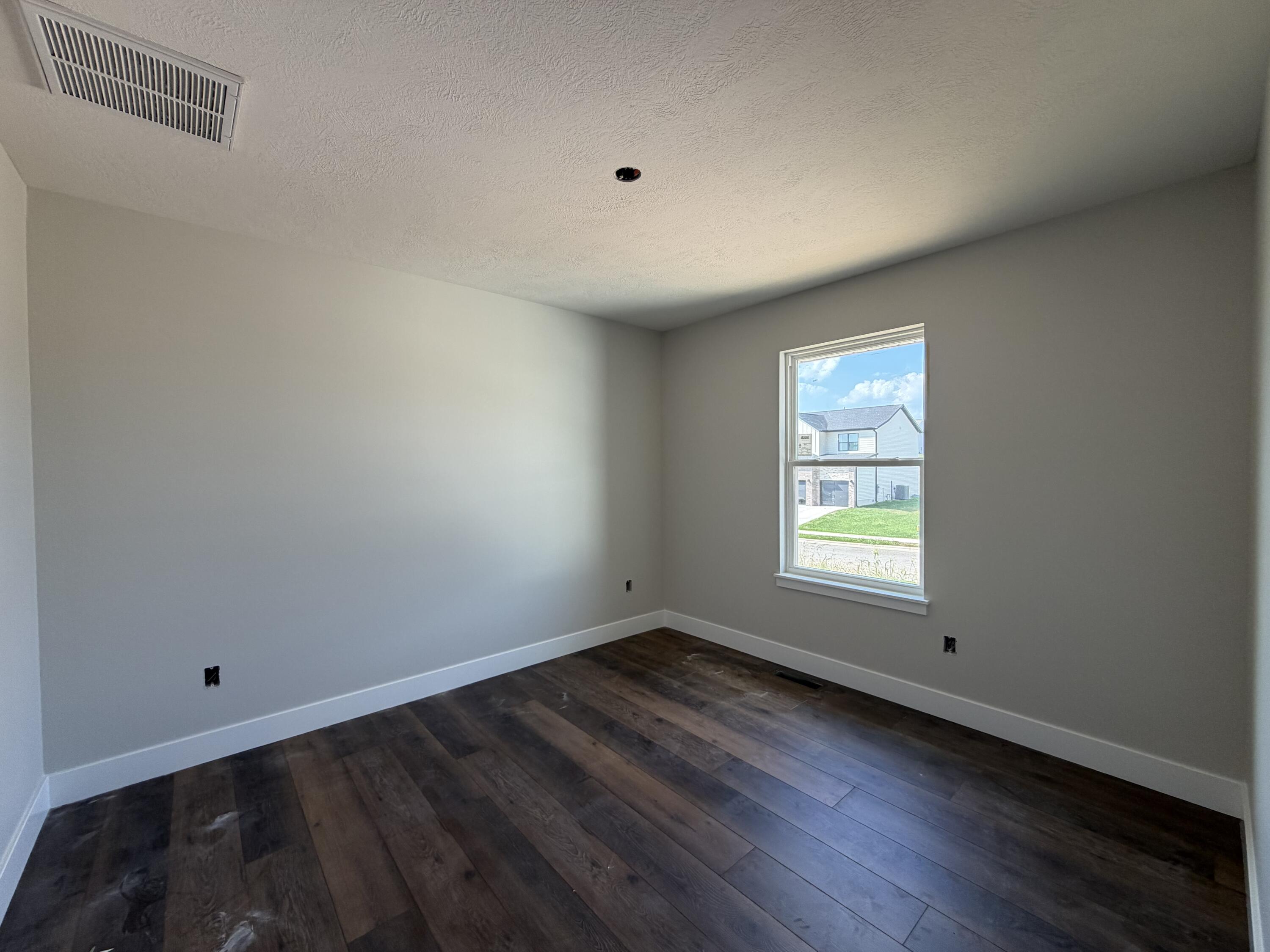 2612 West Pigeon Drive Property Photo 11