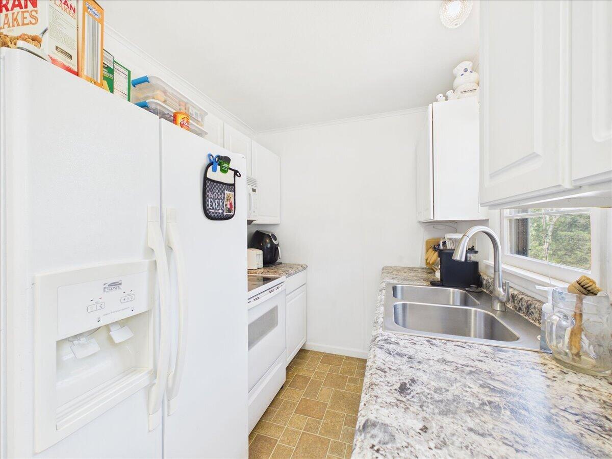 21420 Edge Water Lane Property Photo 38