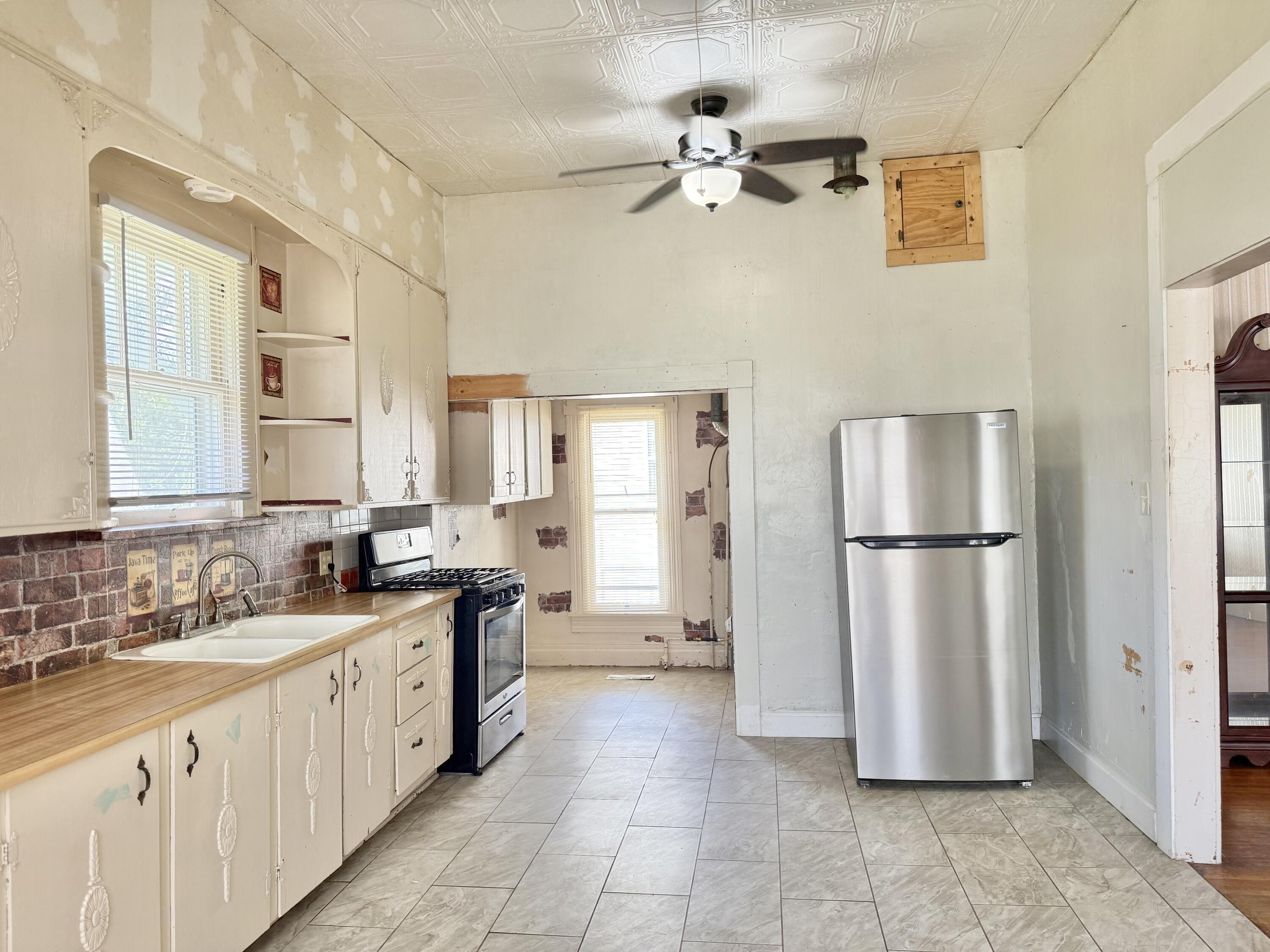 600 4th Street Property Photo 10