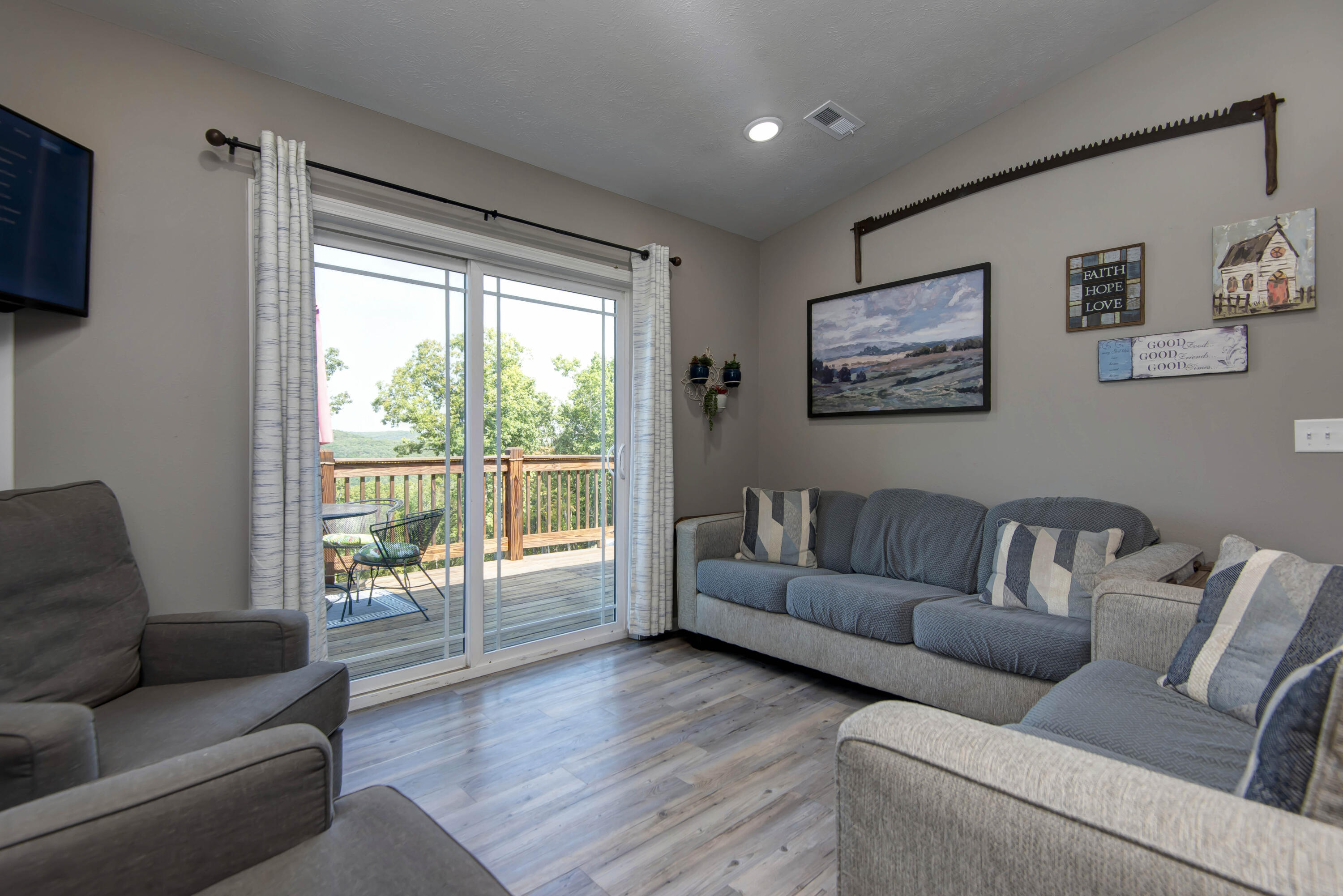 3425 Pine Top Road Property Photo 4