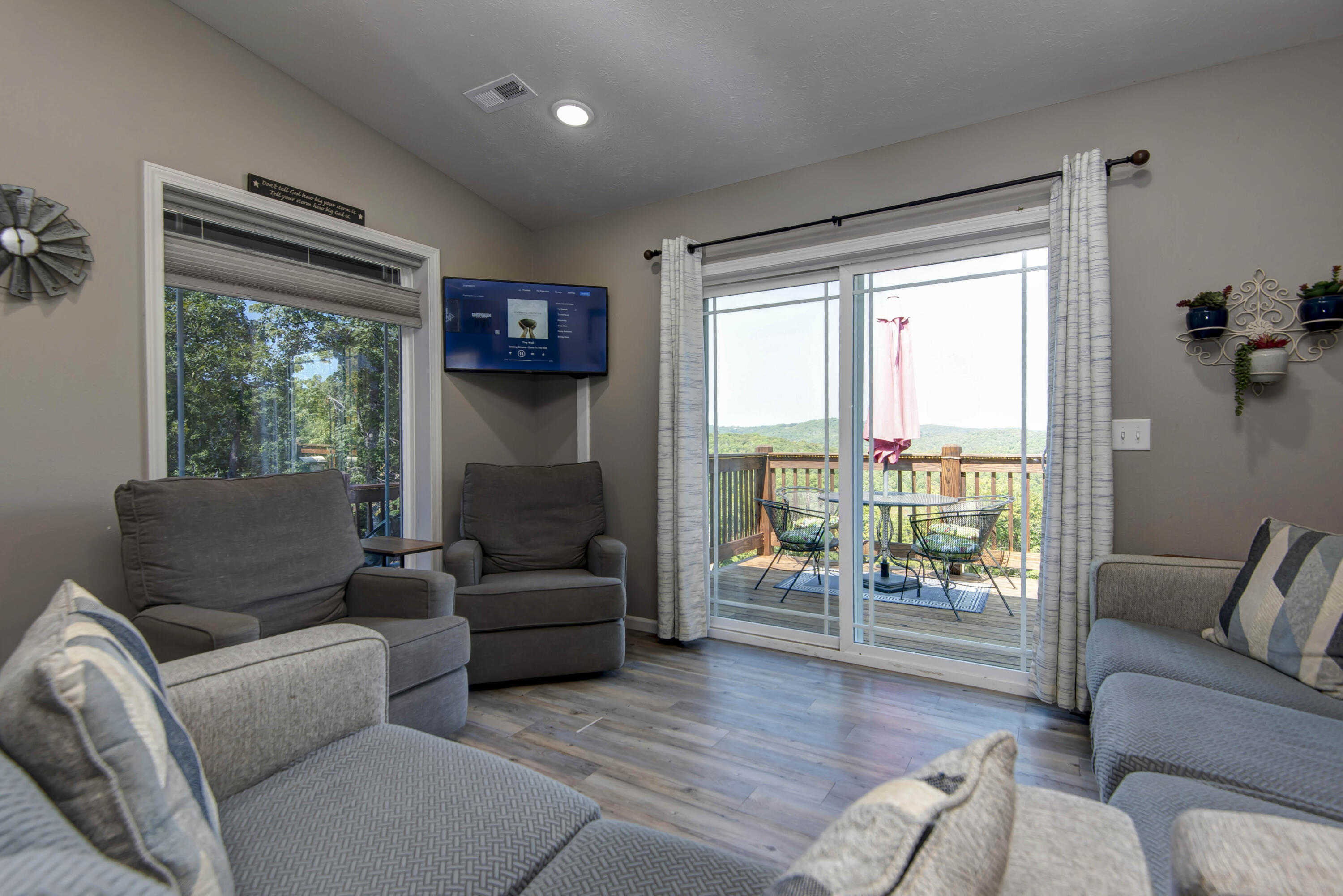 3425 Pine Top Road Property Photo 5