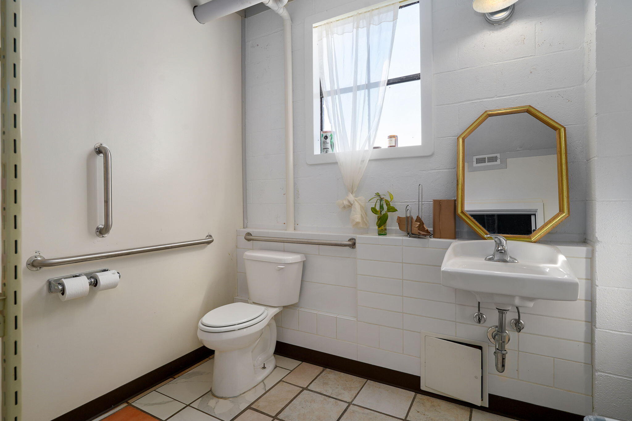 1625 North Campbell Avenue Property Photo 11