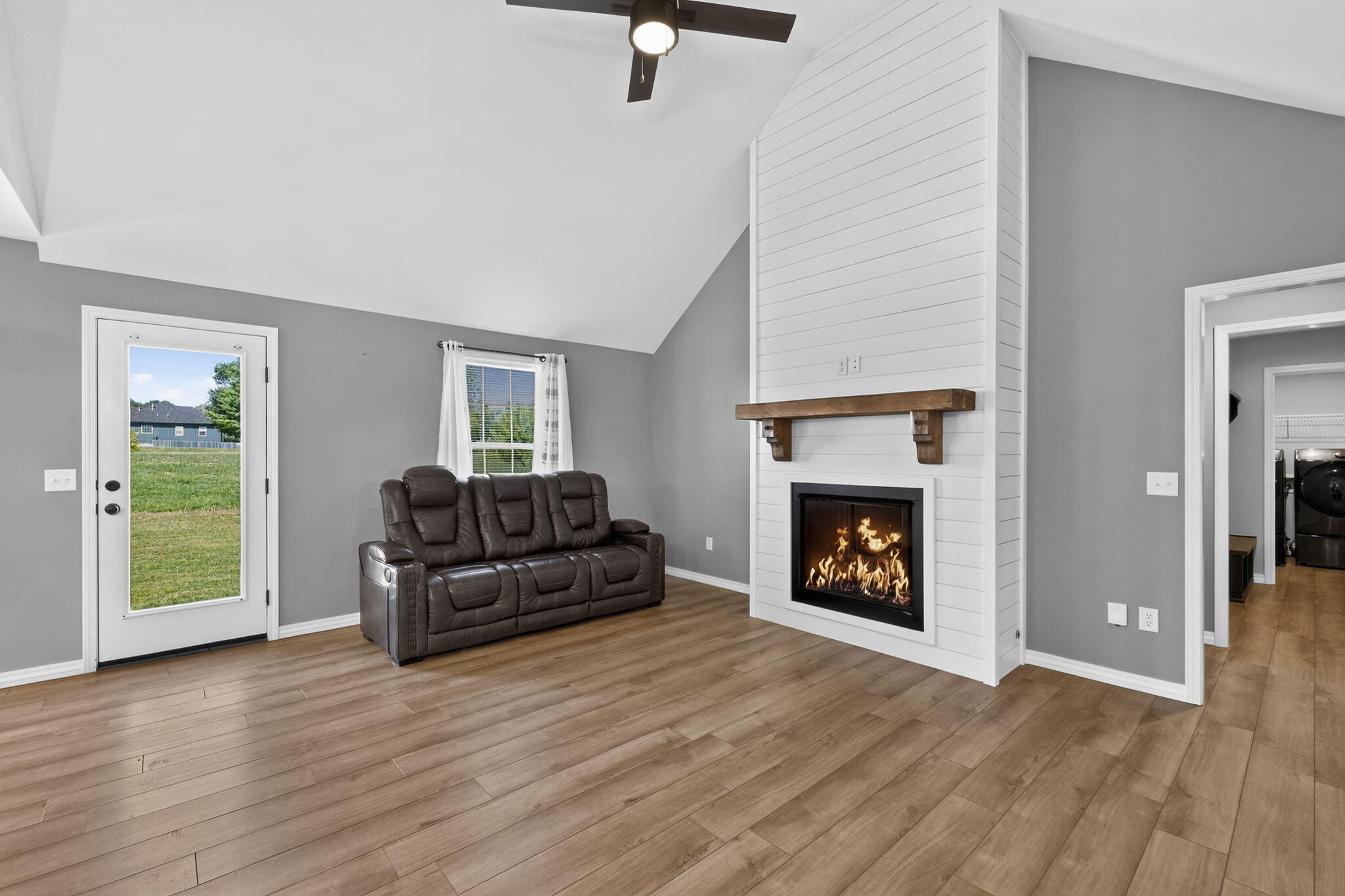 1481 North Lyon Avenue Property Photo 4