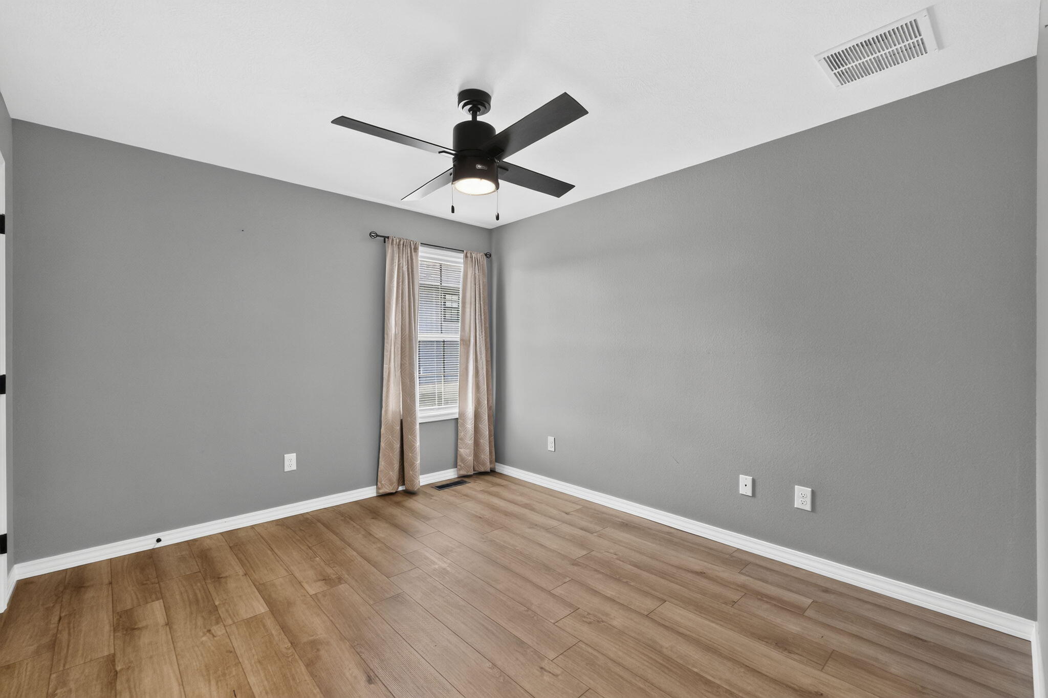 1481 North Lyon Avenue Property Photo 23