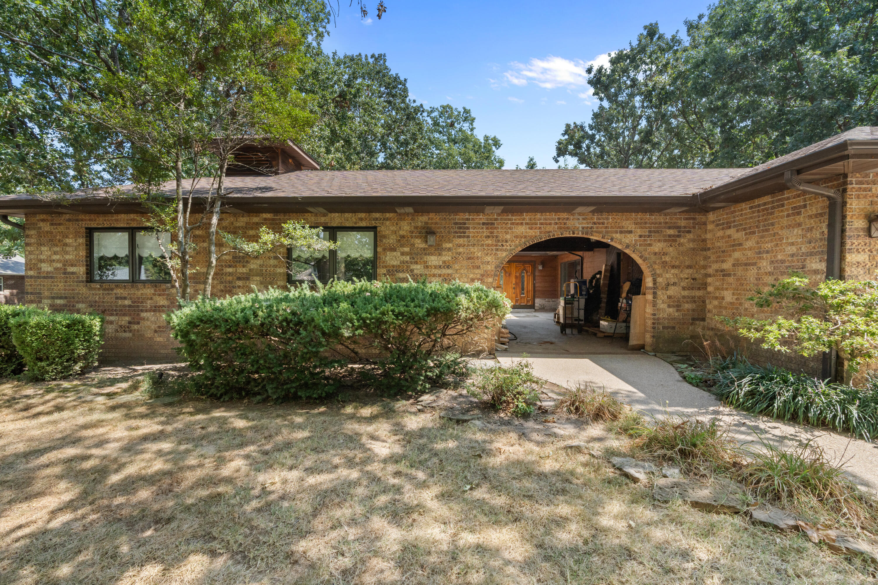 1740 Briarwood Drive Property Photo 3