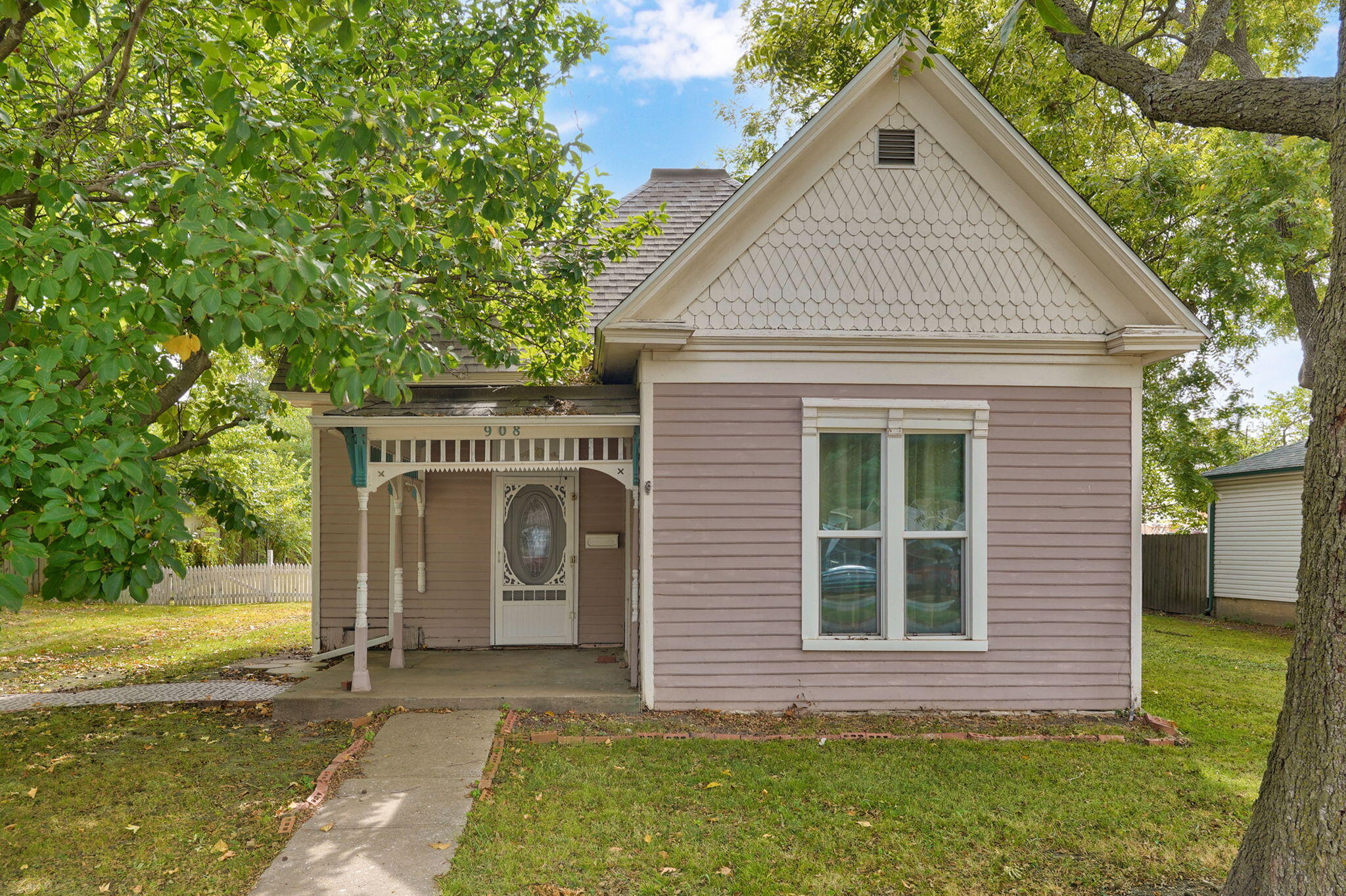 908 South Hickory Street Property Photo 2