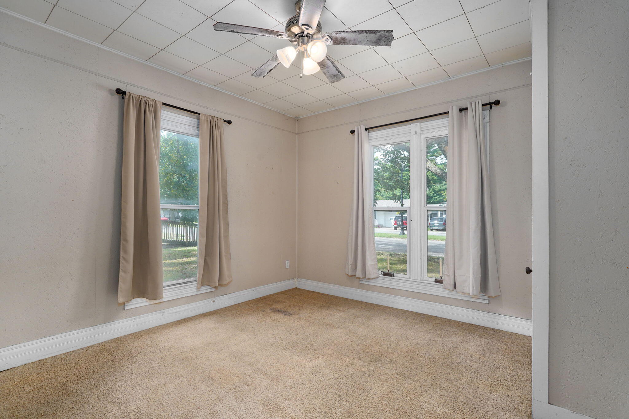 908 South Hickory Street Property Photo 8