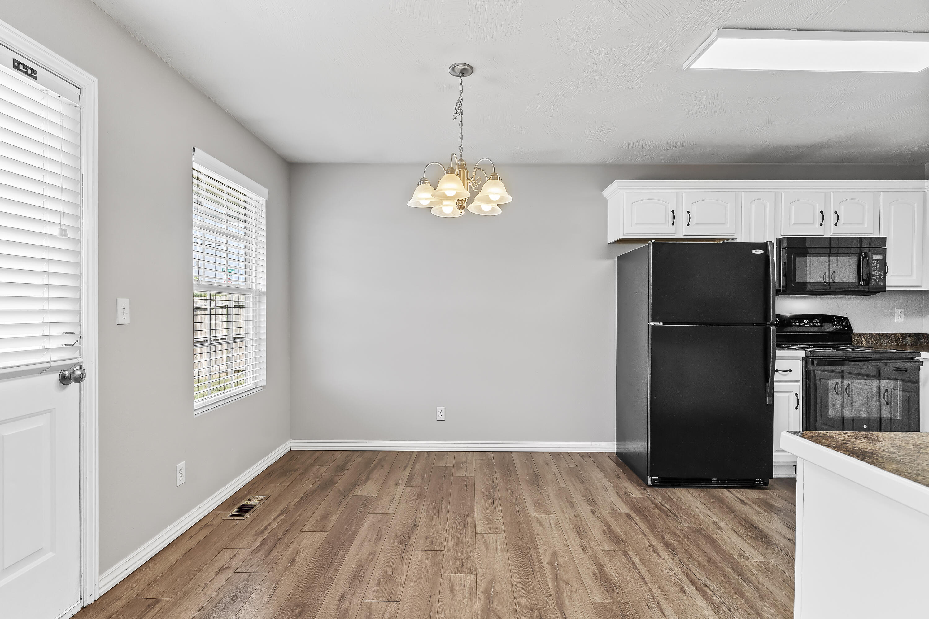 4427 West Nicholas Street Property Photo 9