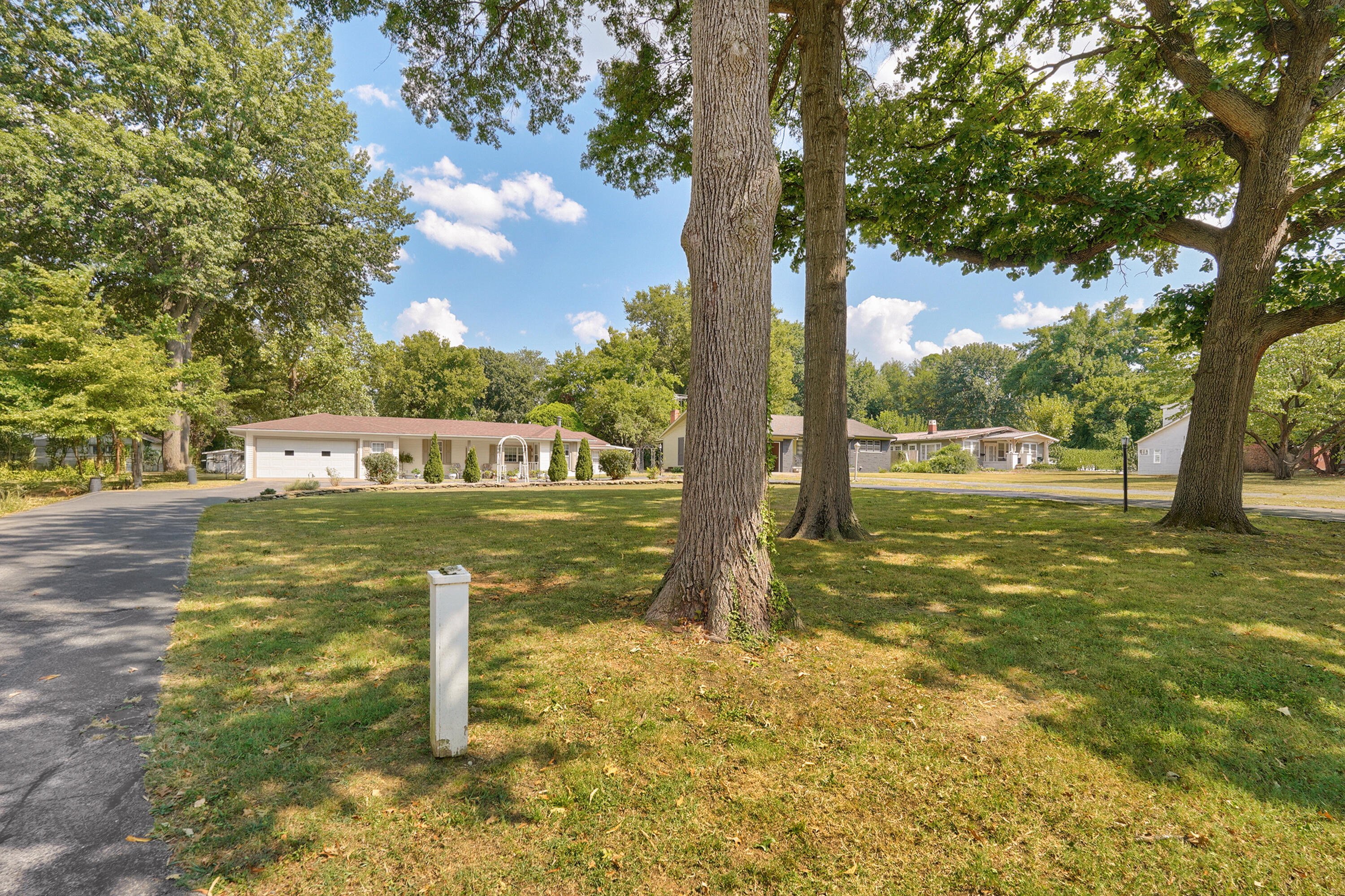 1908 South Holland Avenue Property Photo 4
