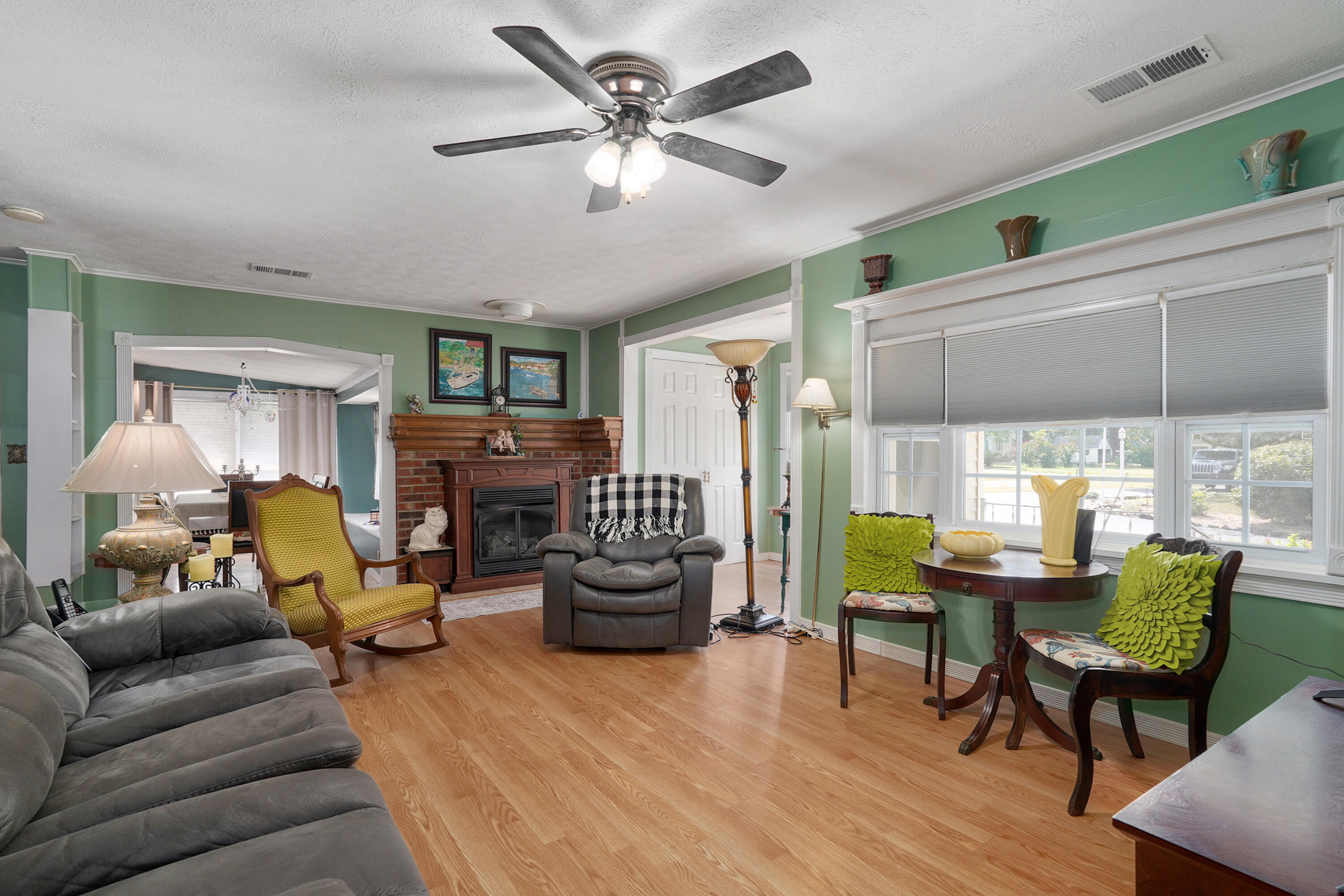 1908 South Holland Avenue Property Photo 9
