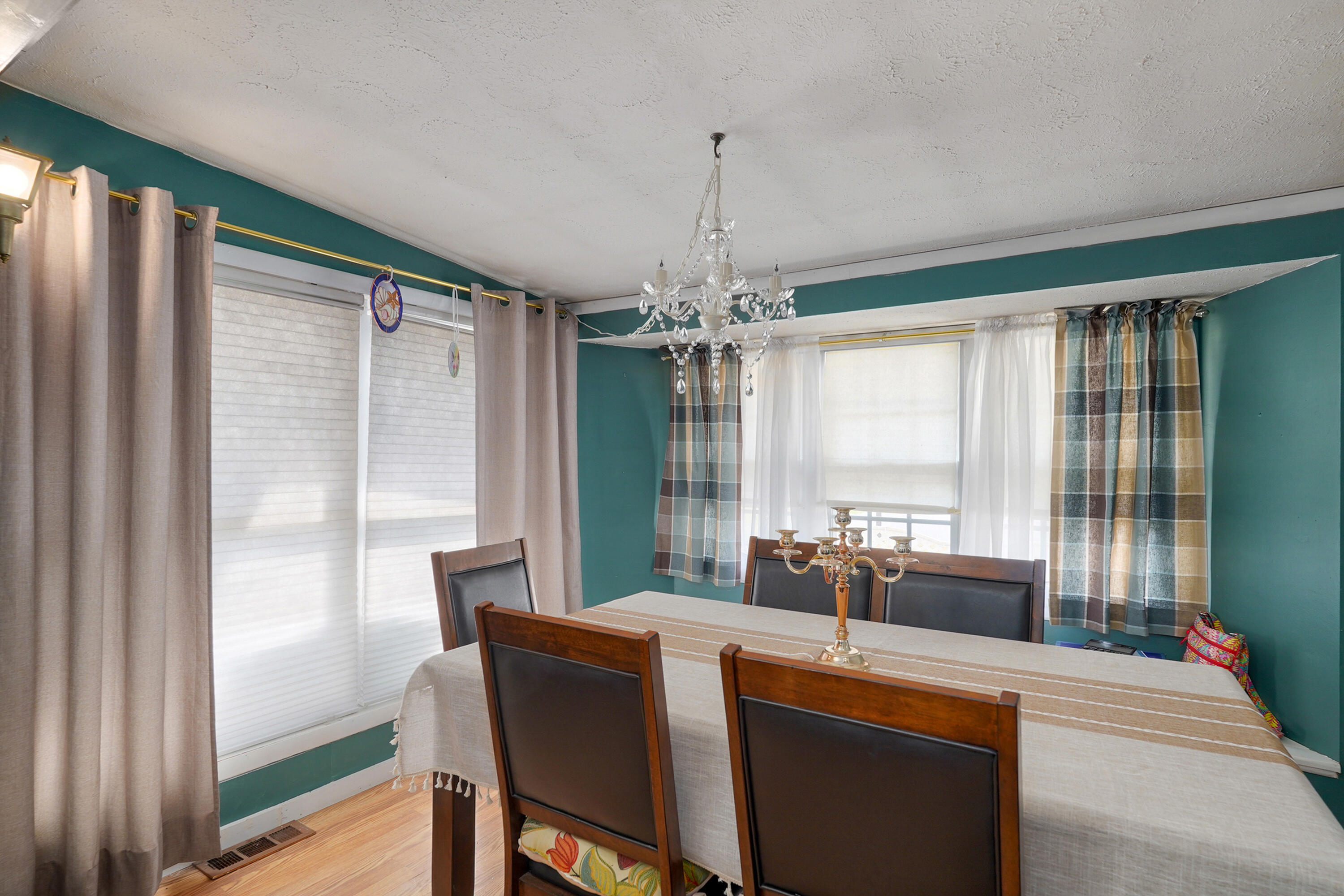 1908 South Holland Avenue Property Photo 12