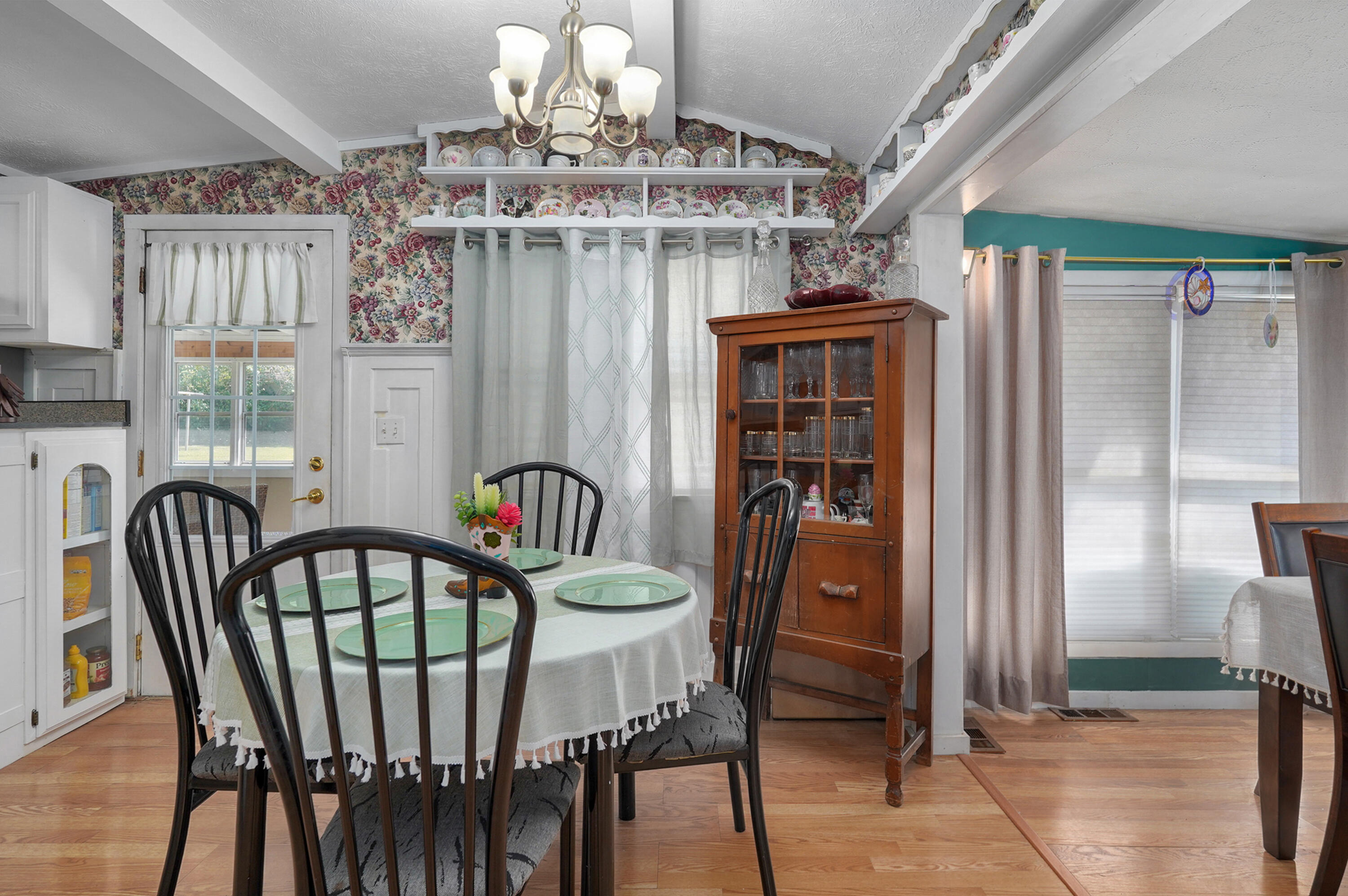 1908 South Holland Avenue Property Photo 13