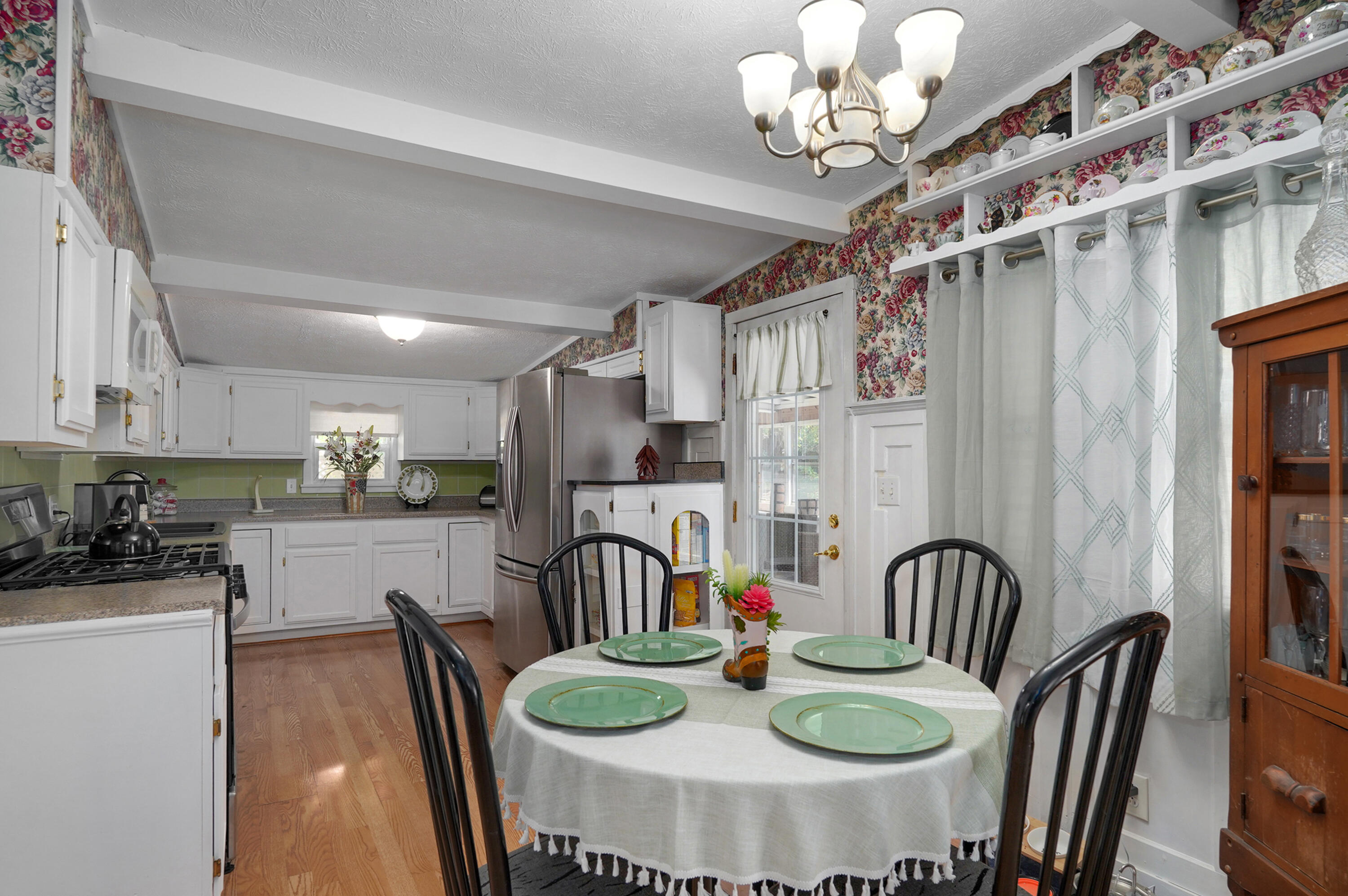 1908 South Holland Avenue Property Photo 14