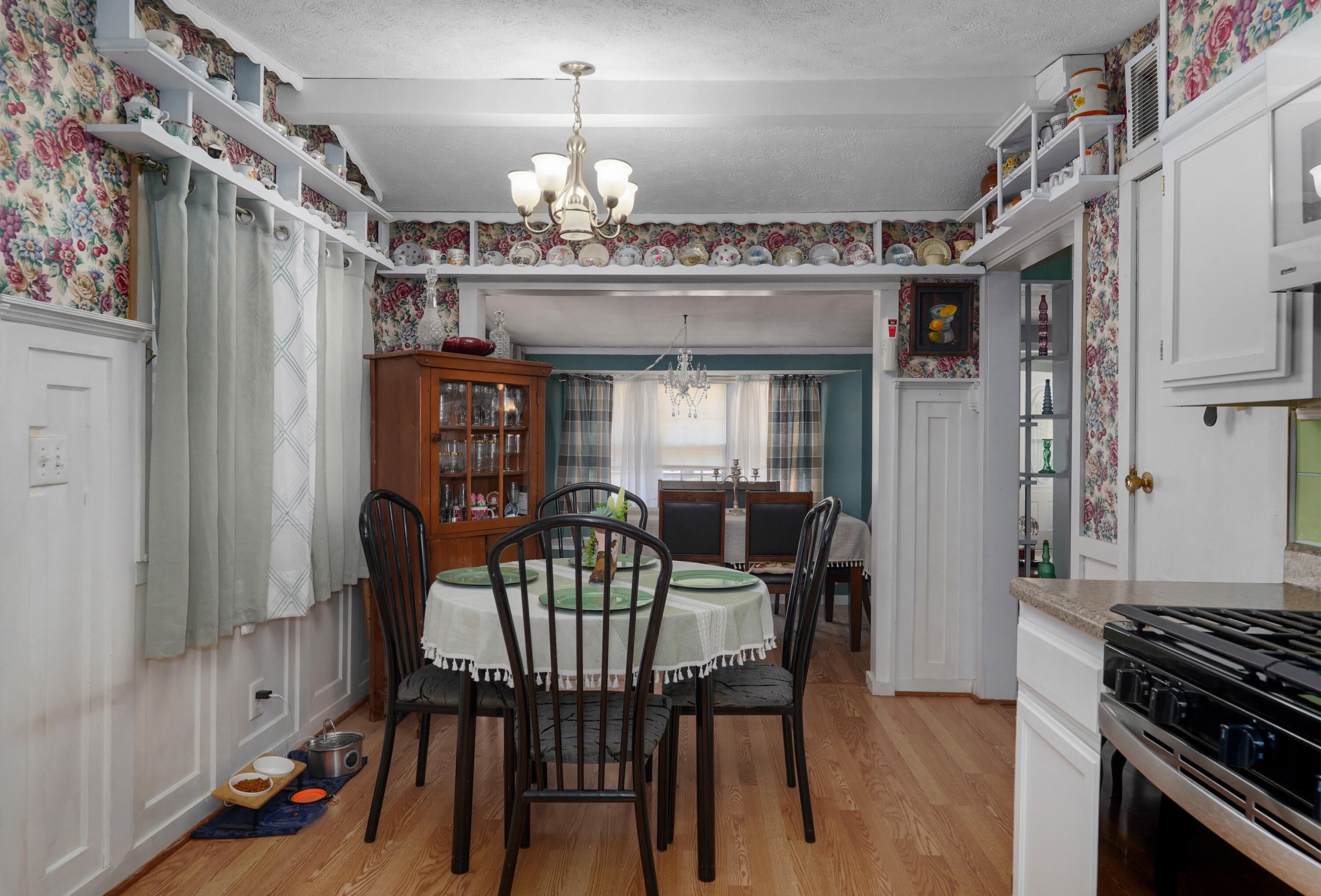 1908 South Holland Avenue Property Photo 15