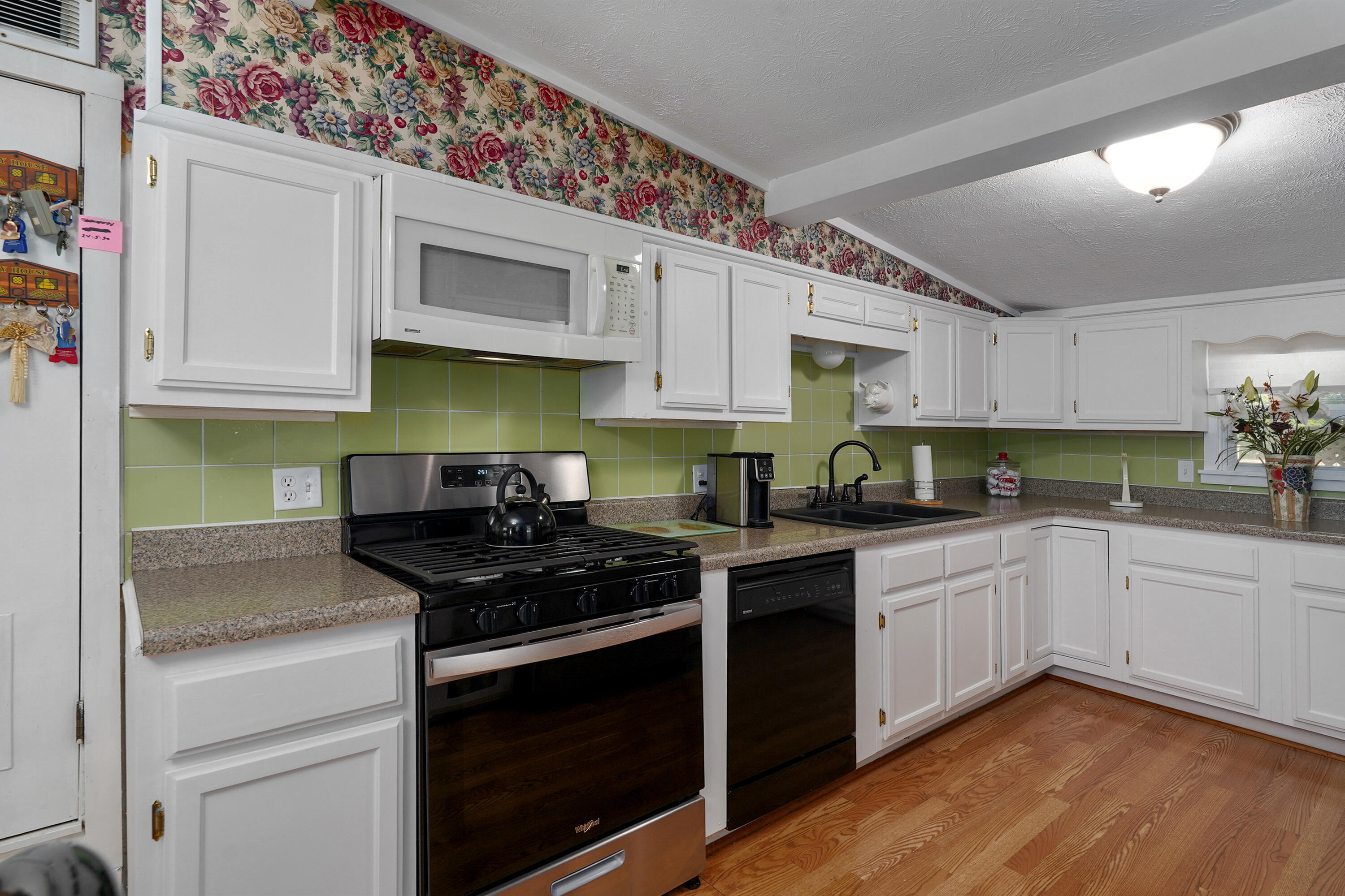 1908 South Holland Avenue Property Photo 16