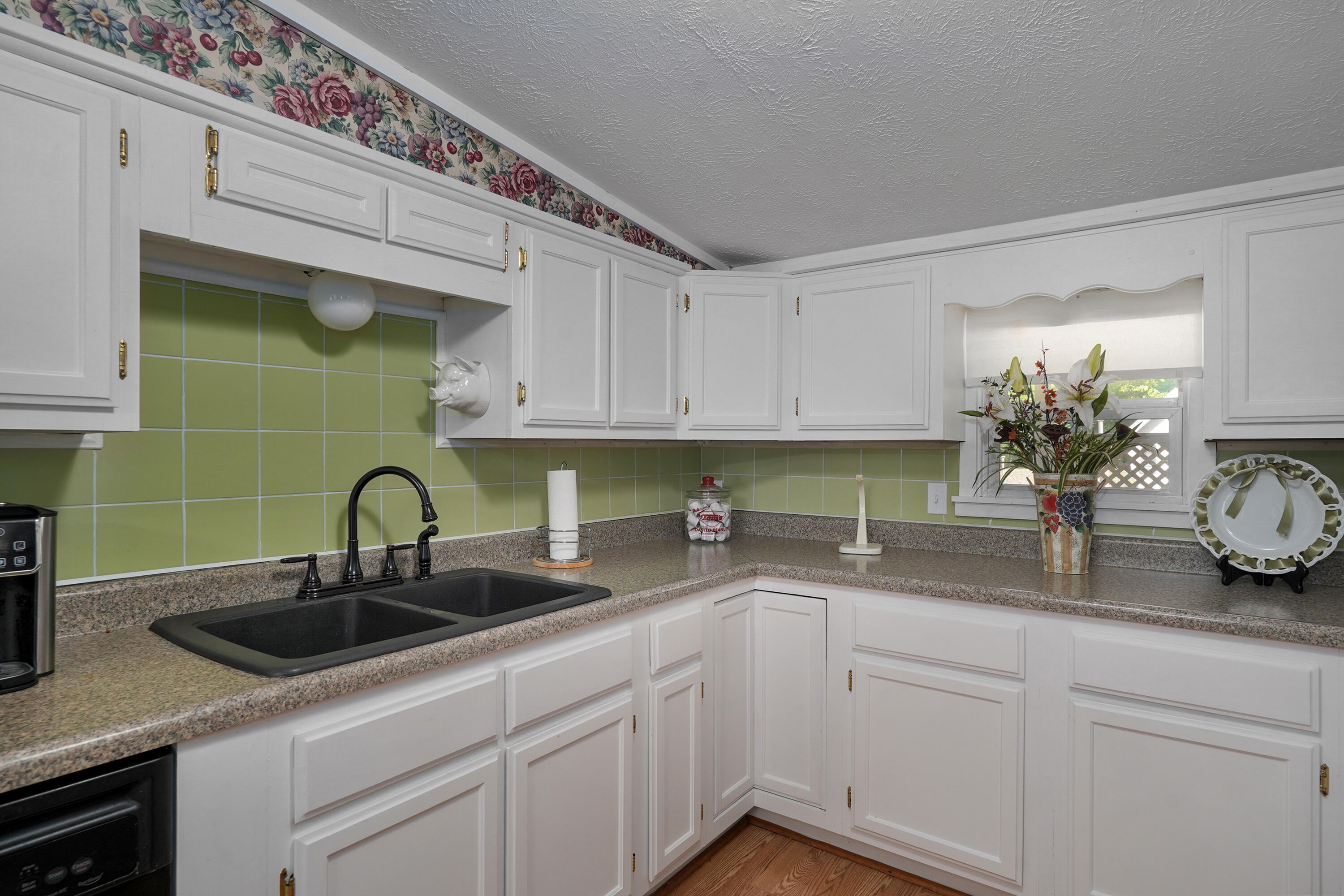 1908 South Holland Avenue Property Photo 17
