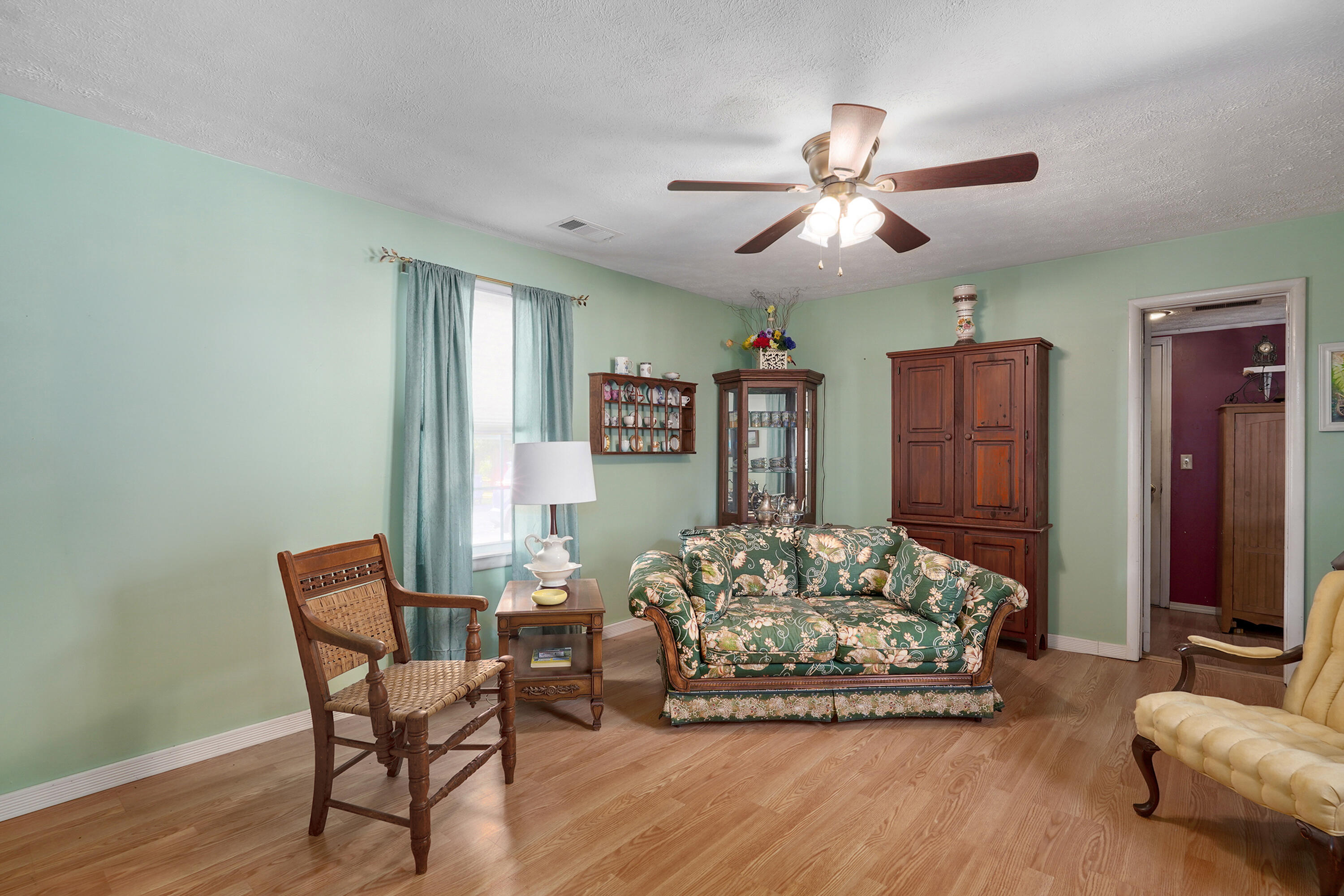1908 South Holland Avenue Property Photo 23