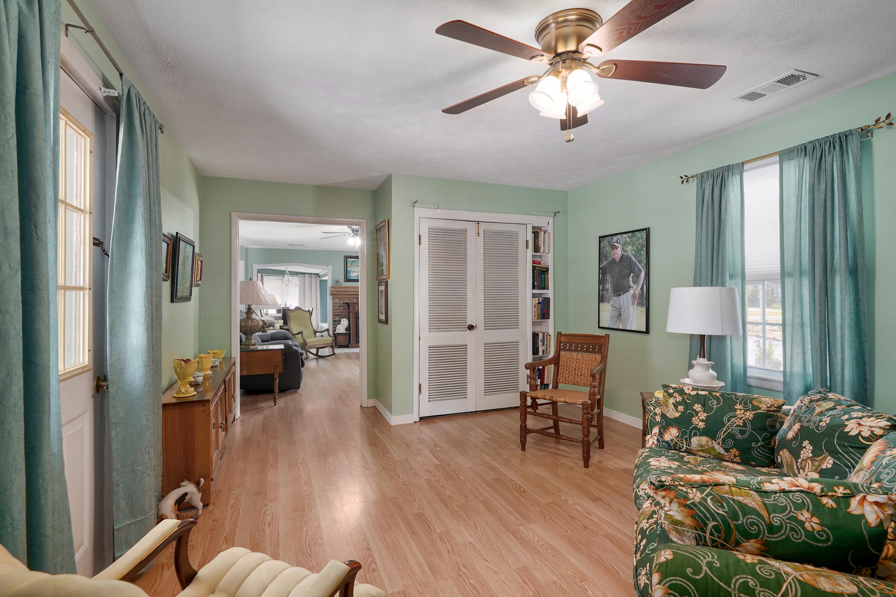 1908 South Holland Avenue Property Photo 24