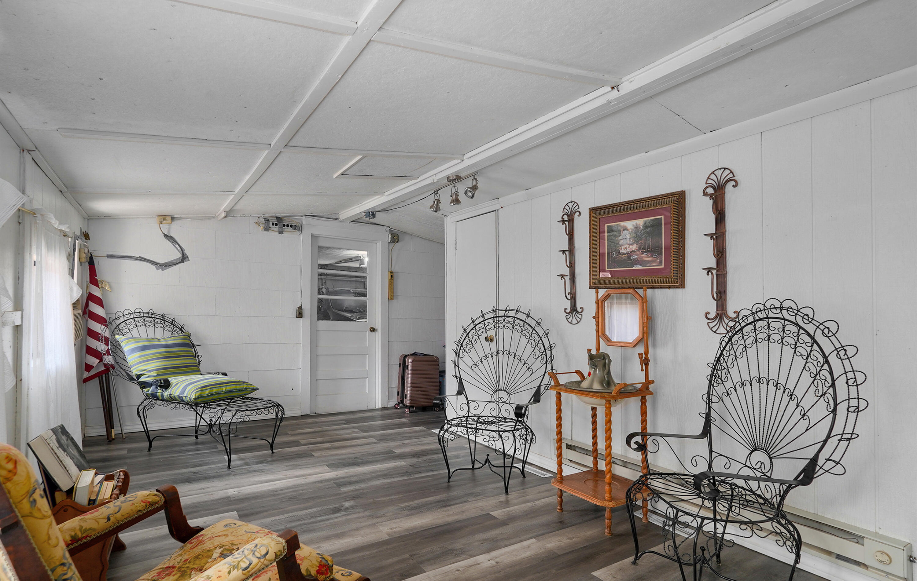 1908 South Holland Avenue Property Photo 25