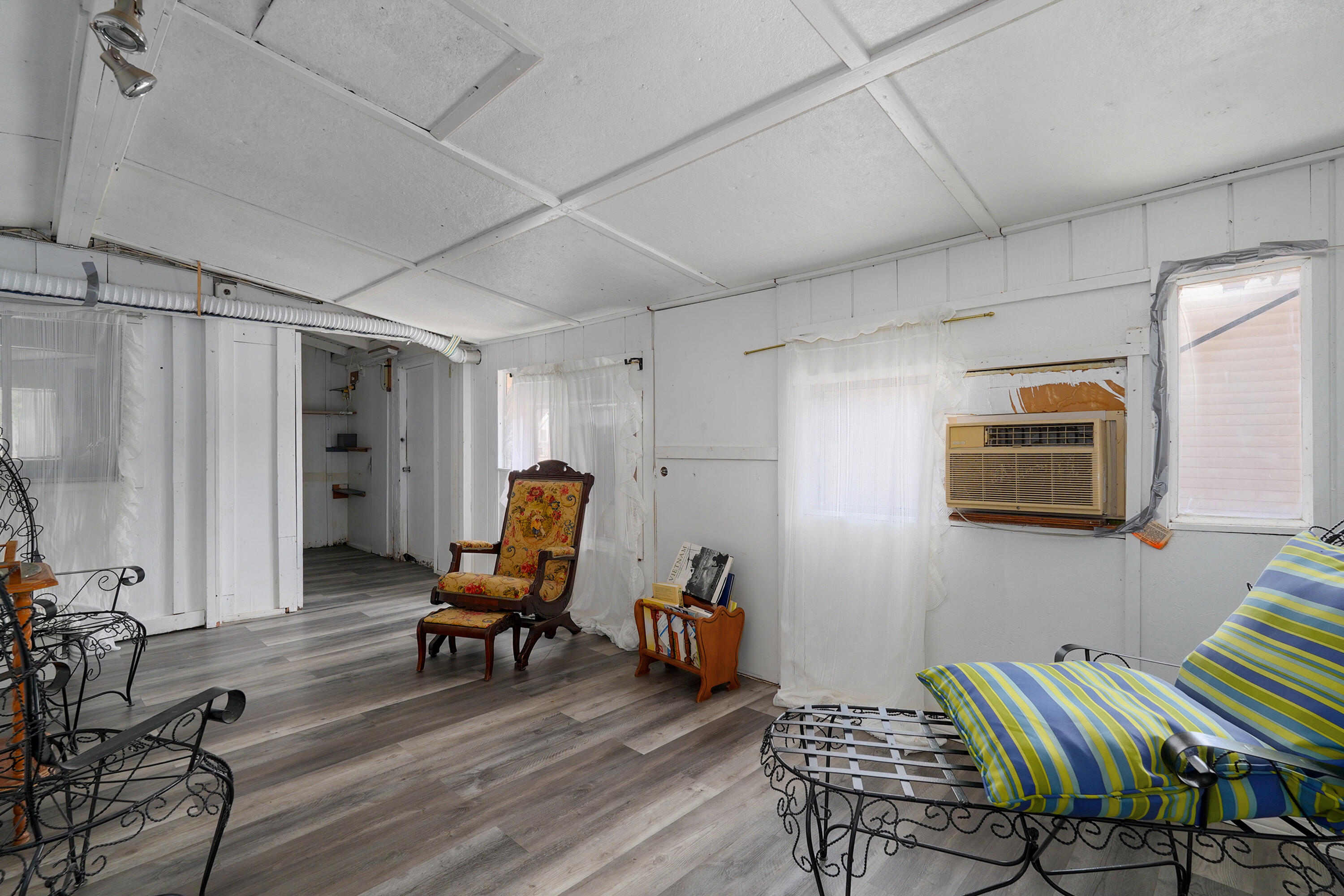 1908 South Holland Avenue Property Photo 27