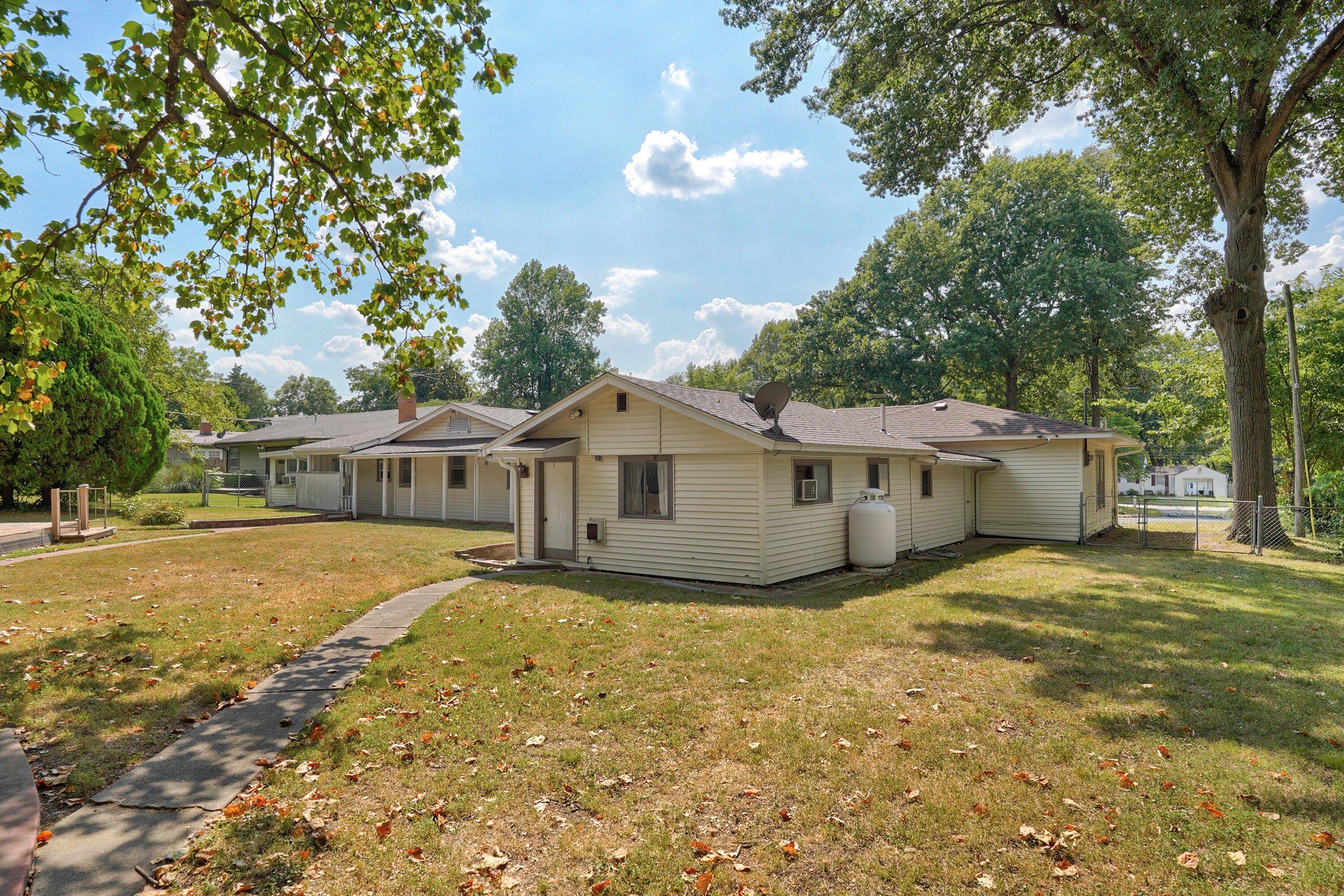 1908 South Holland Avenue Property Photo 41