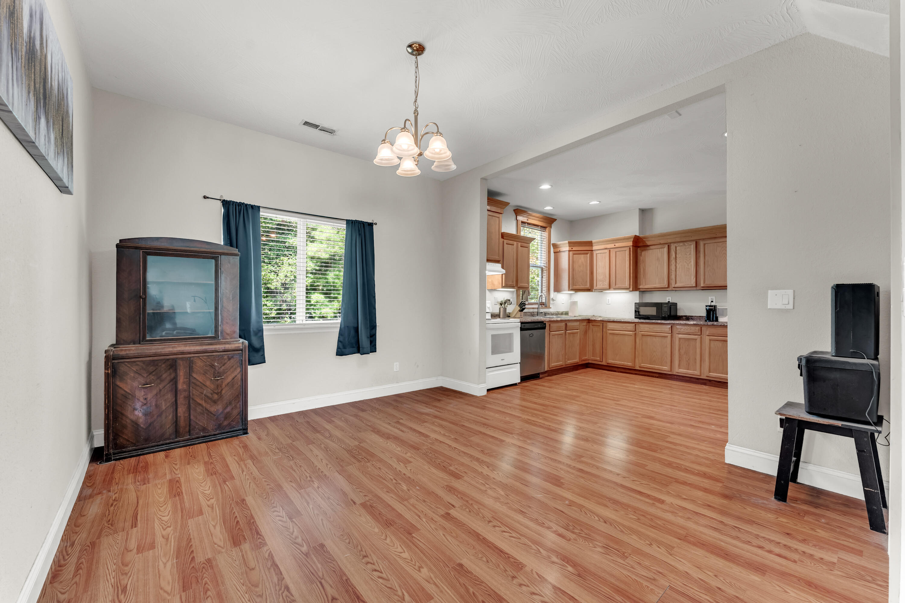 2226 North Jefferson Avenue Property Photo 6