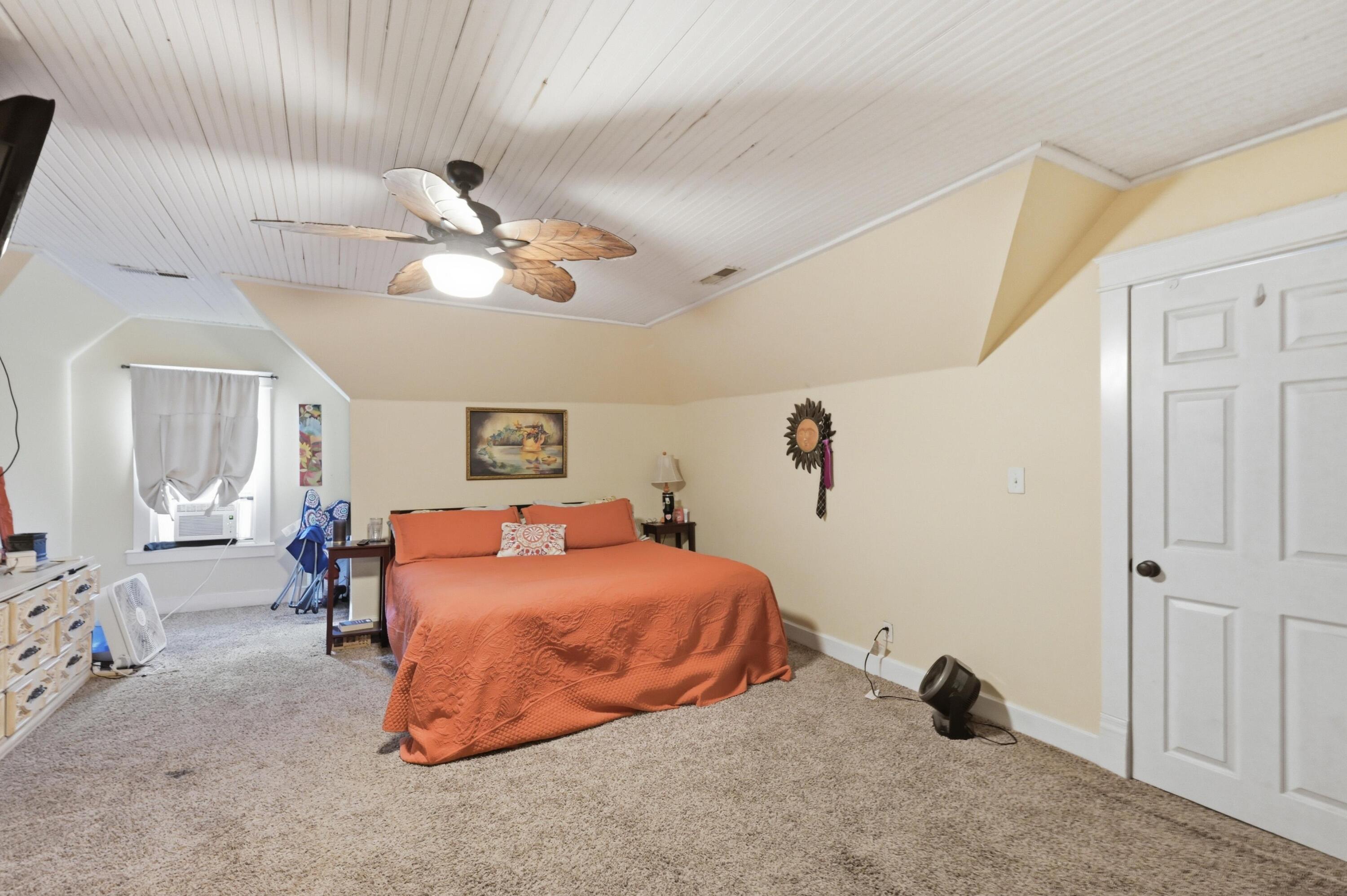 828 South High Street Property Photo 33