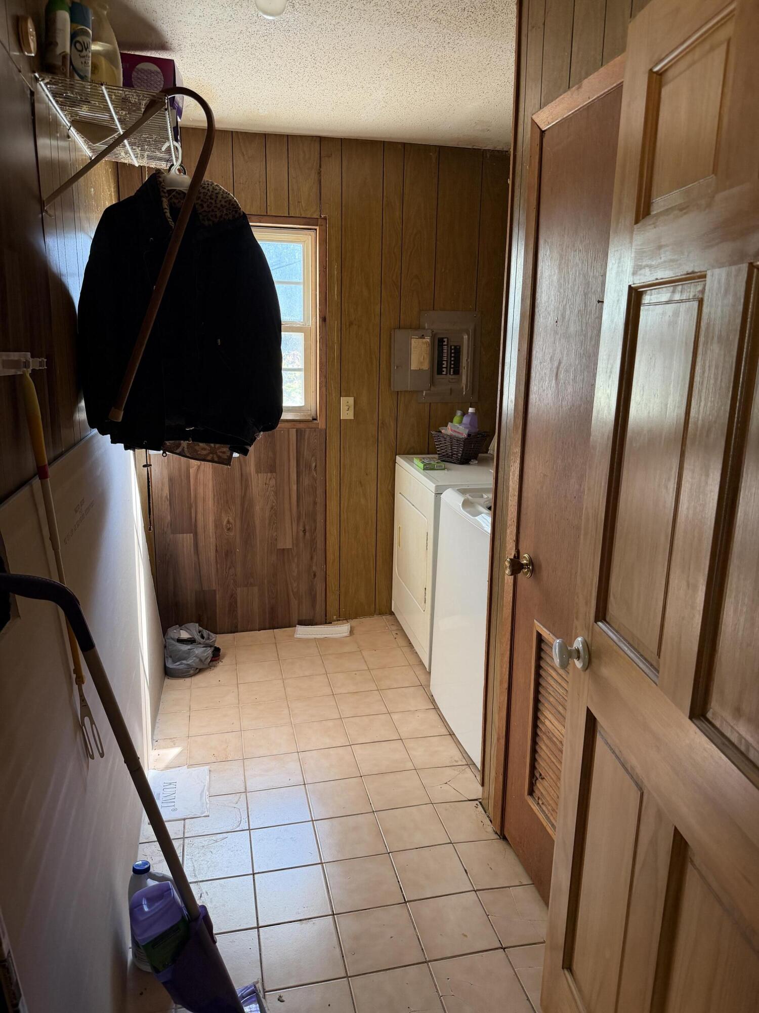 300 South Holmes Avenue Property Photo 11