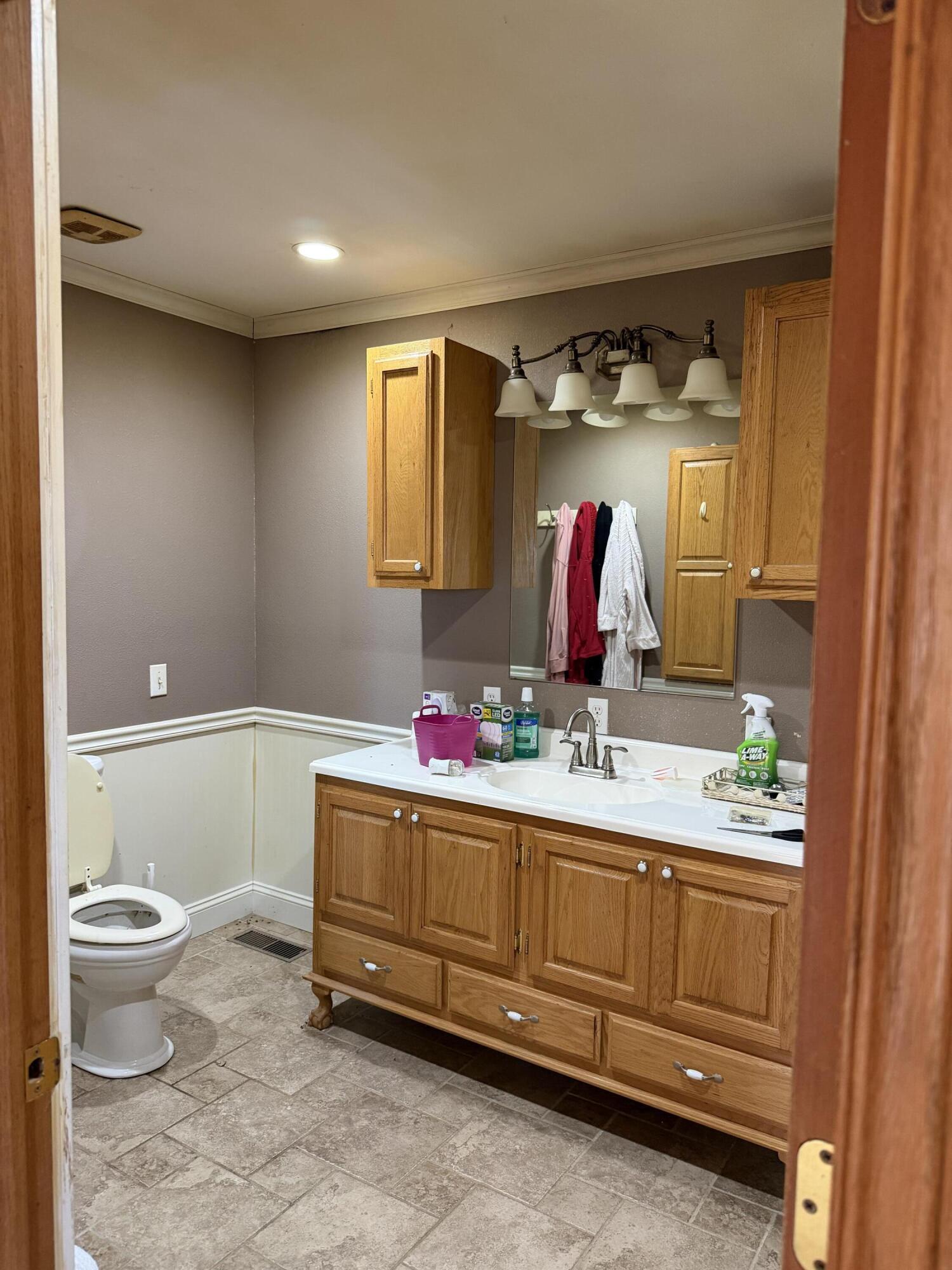 300 South Holmes Avenue Property Photo 14