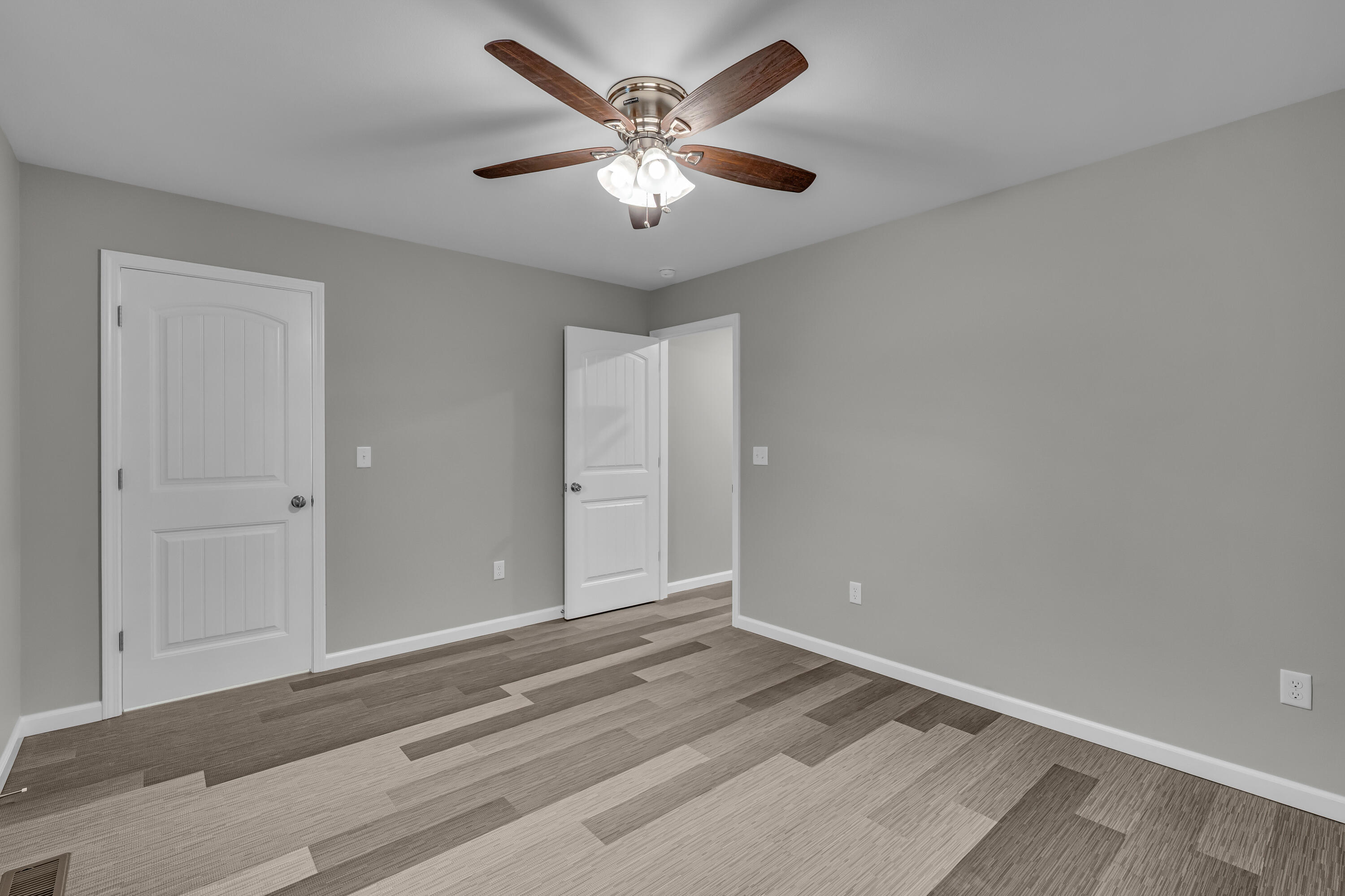 2814 Burke Avenue Property Photo 32