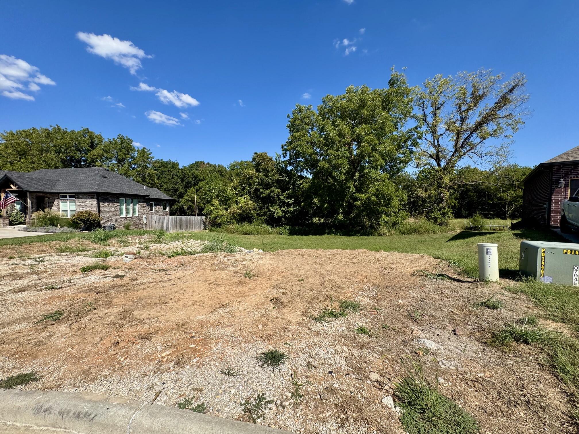 1918 North Vineyard Place Property Photo 4
