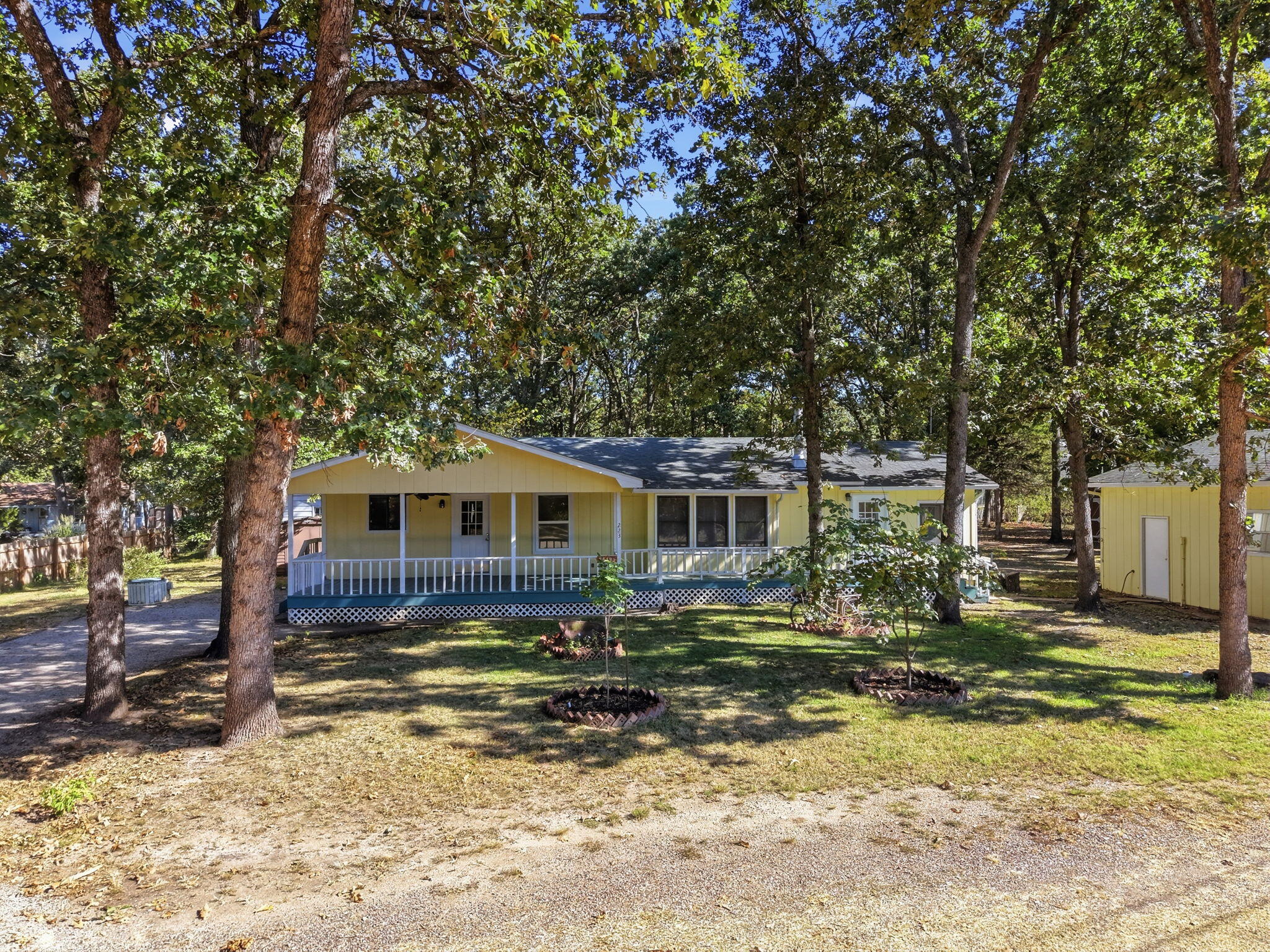 25193 Cedar Crest Drive Property Photo 1