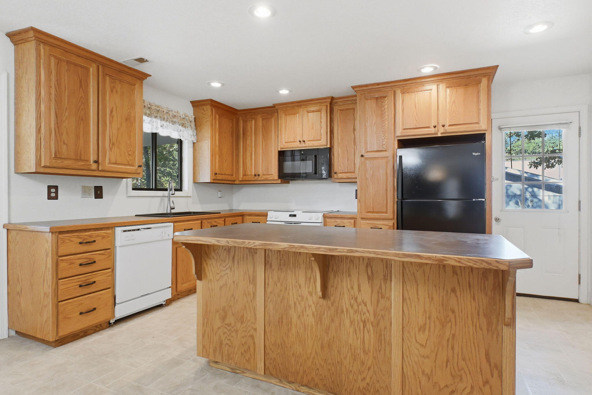 25193 Cedar Crest Drive Property Photo 13