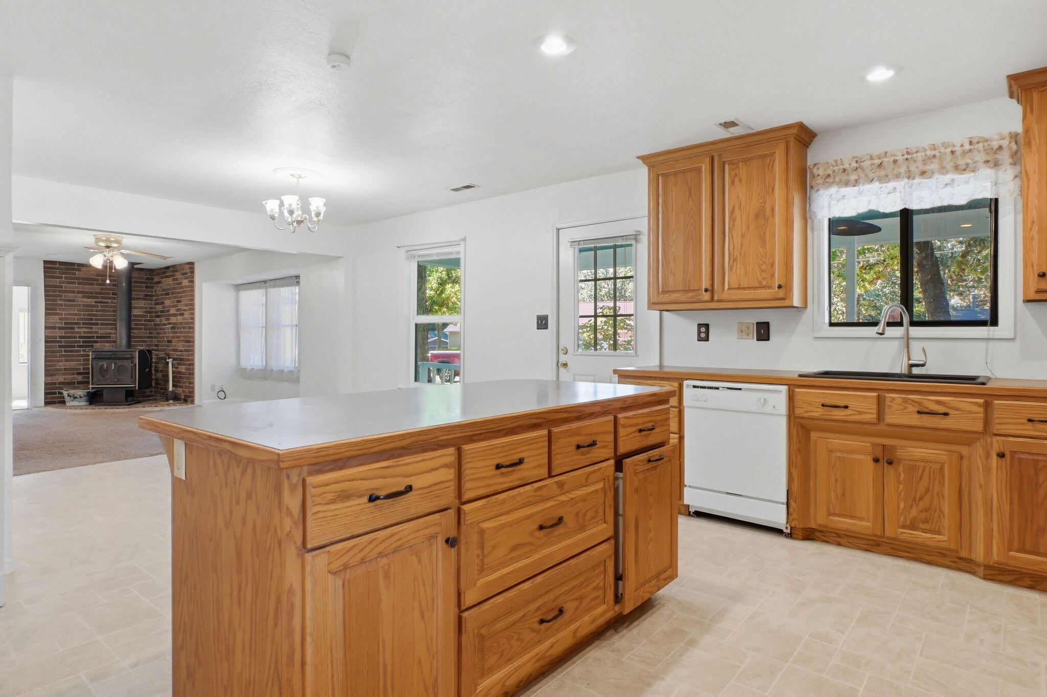 25193 Cedar Crest Drive Property Photo 15