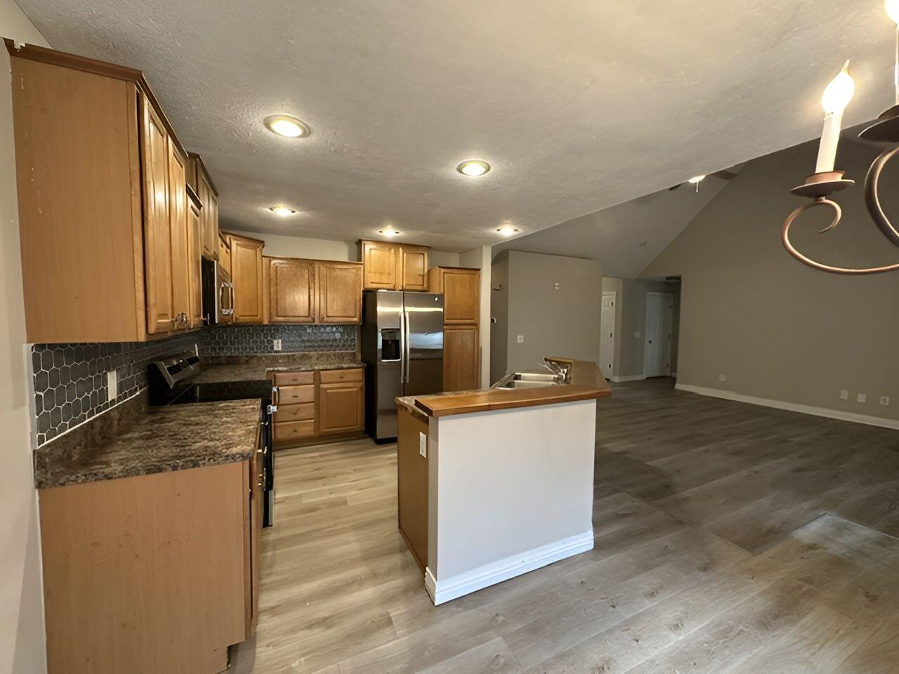 819 South Southgate Drive Property Photo 2