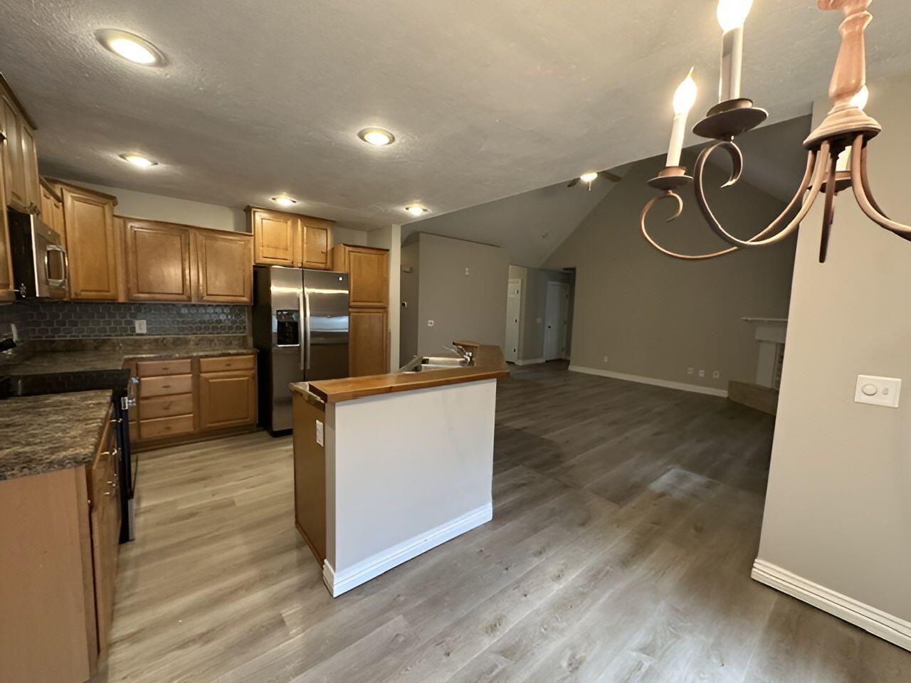 819 South Southgate Drive Property Photo 8
