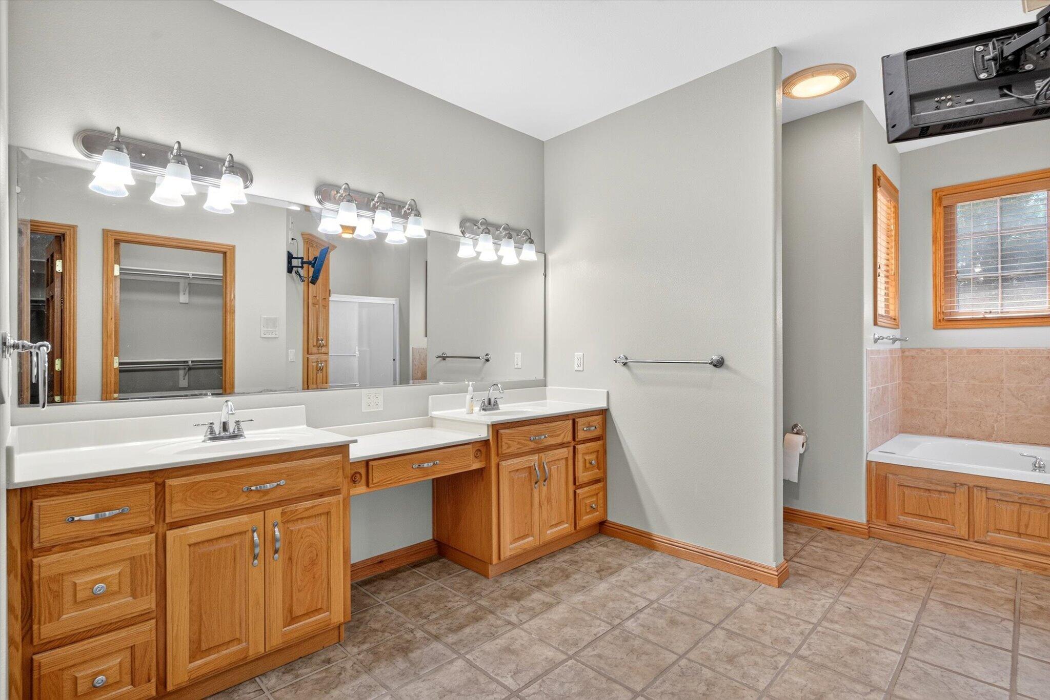 1169 East 424th Road Property Photo 32