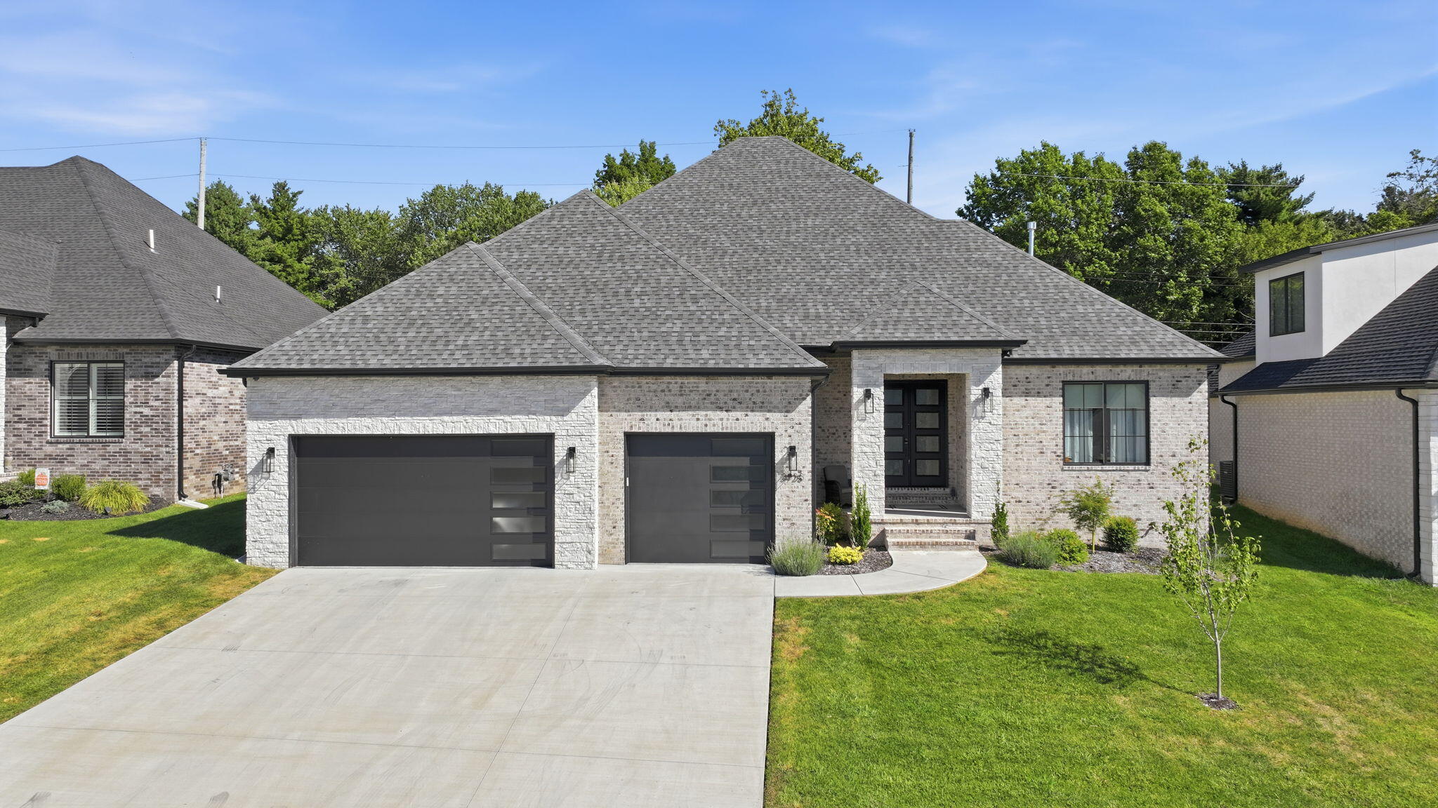 3925 East Woodhue Street Property Photo 2