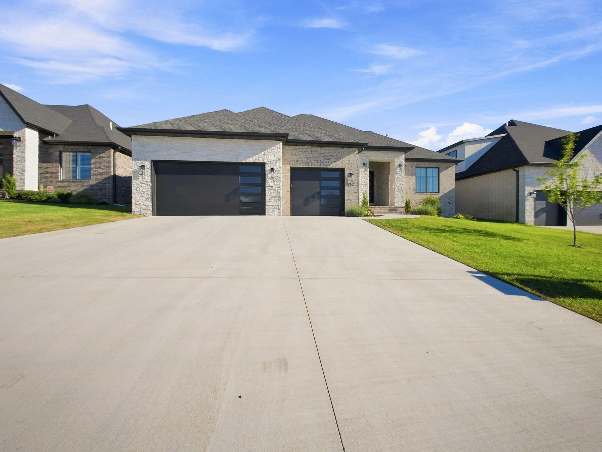 3925 East Woodhue Street Property Photo 4